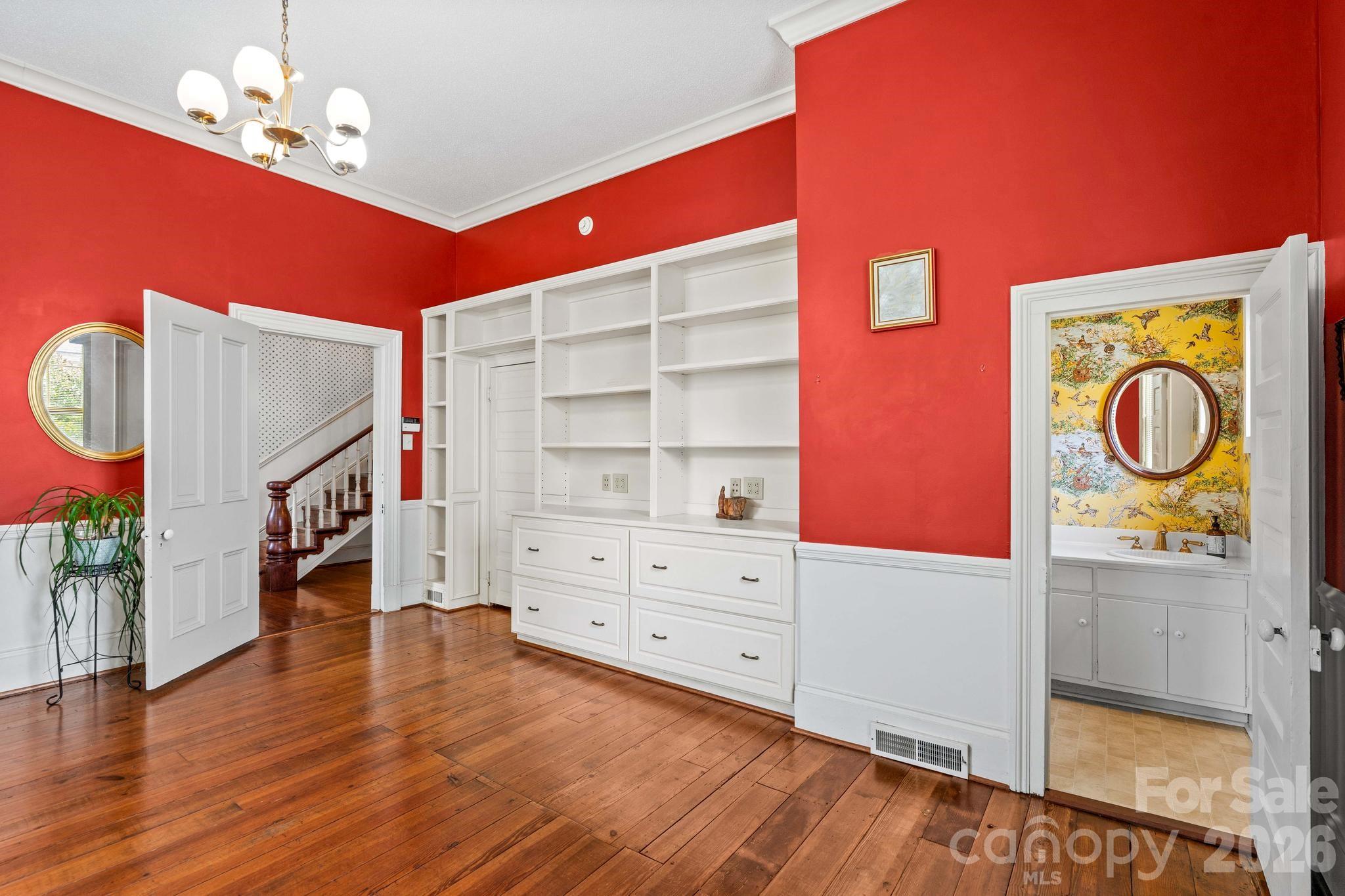 321 W Bank Street Property Photo 7