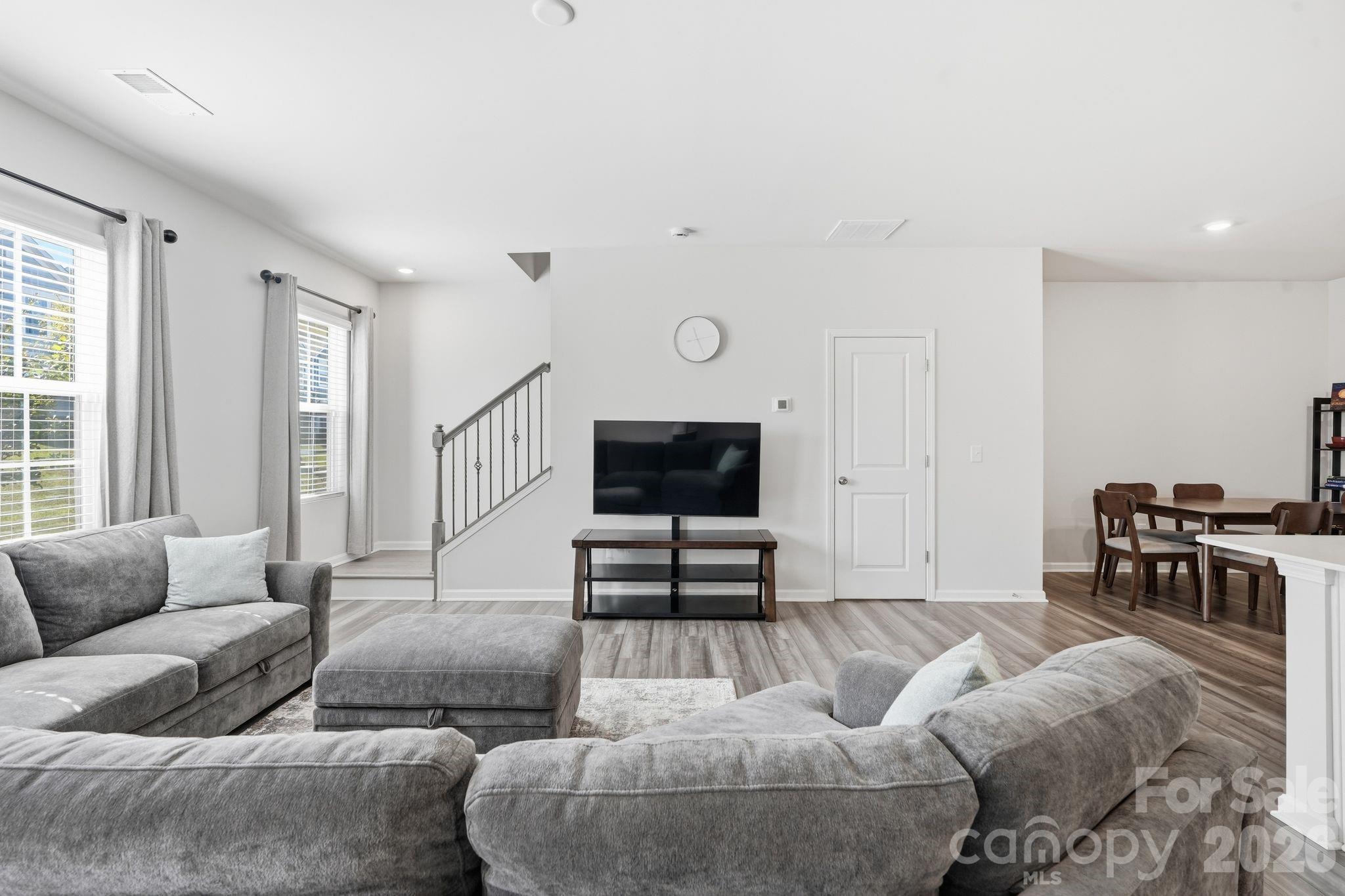 9709 Inkberry Drive Property Photo 3