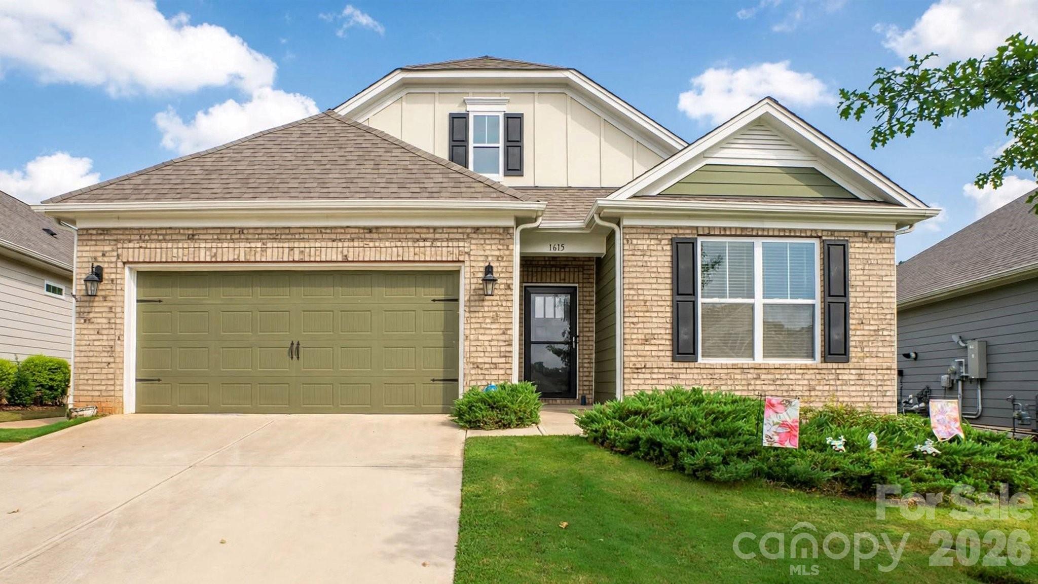 1615 Sweetmoss Loop Property Photo 1