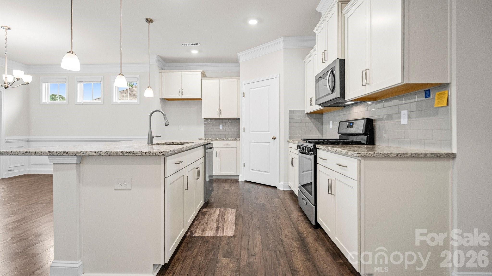 1615 Sweetmoss Loop Property Photo 8