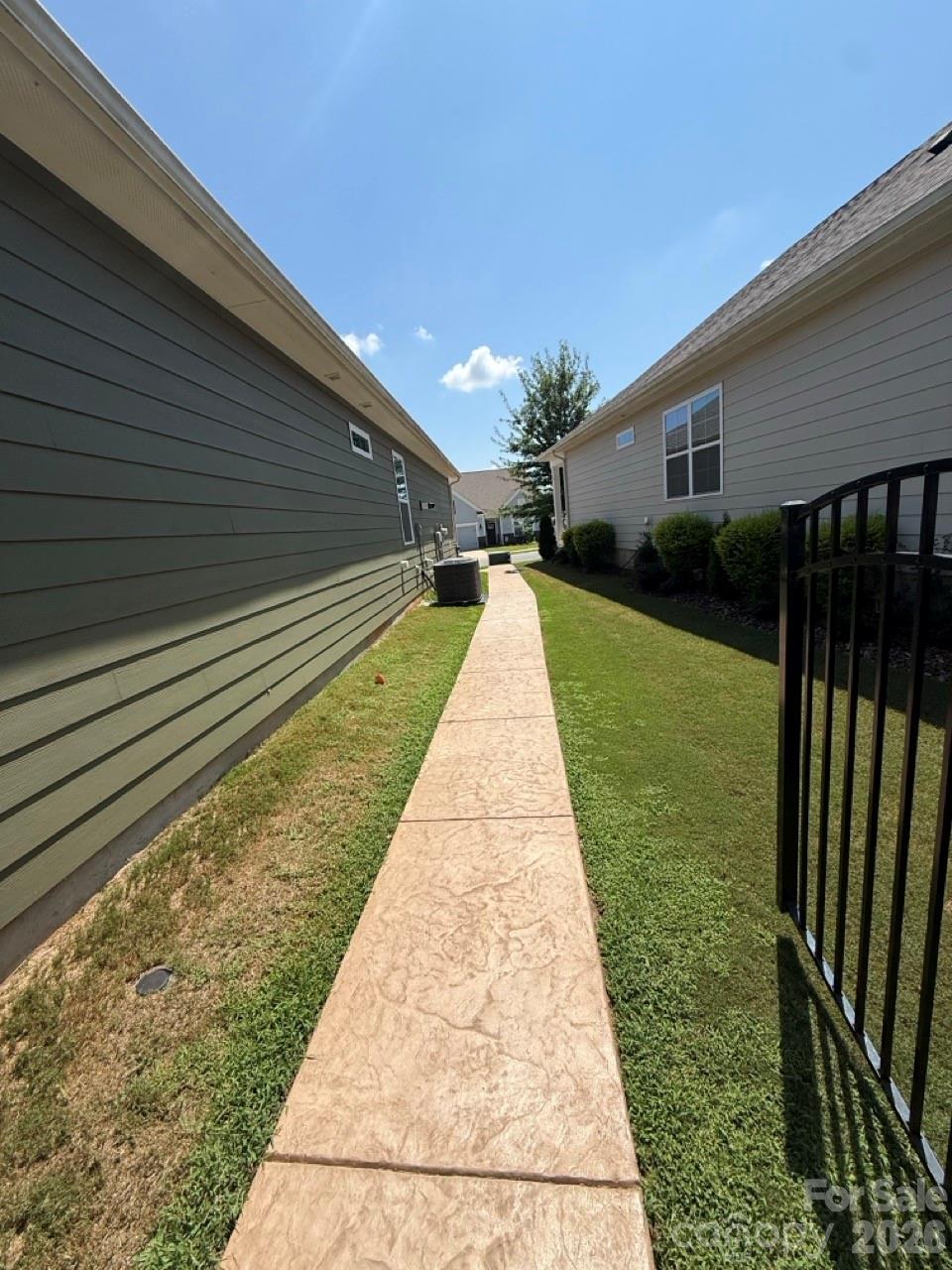 1615 Sweetmoss Loop Property Photo 30