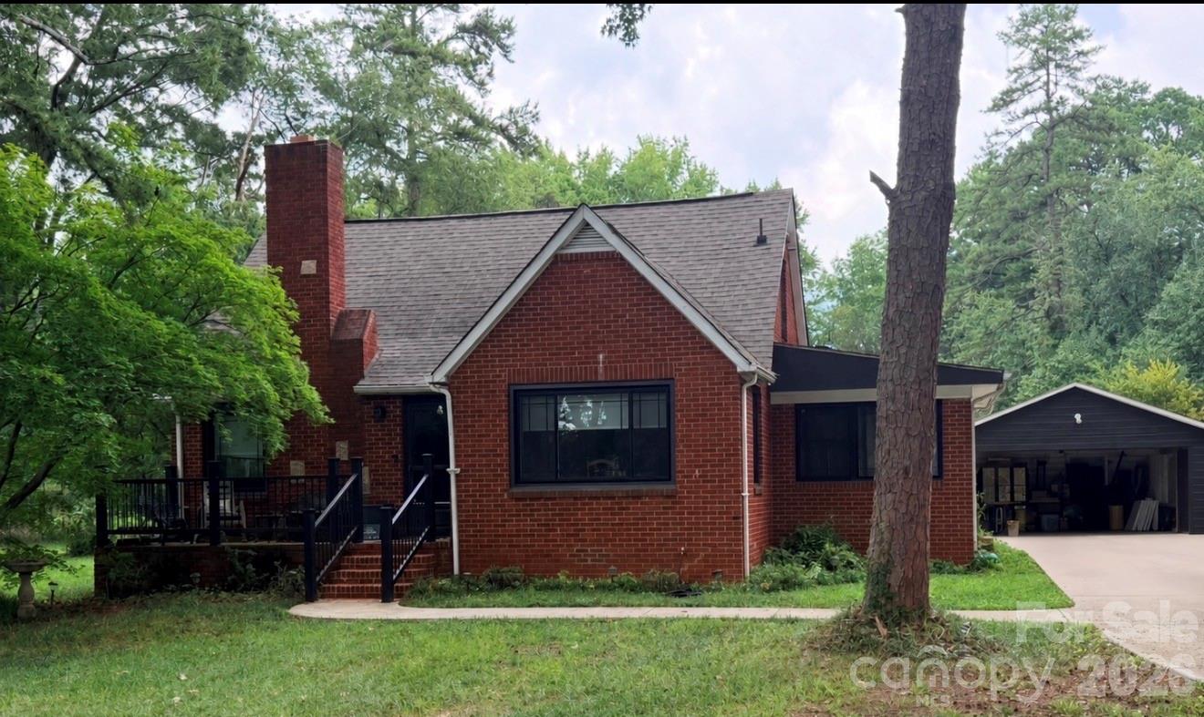 5528 Oak Drive Property Photo 1