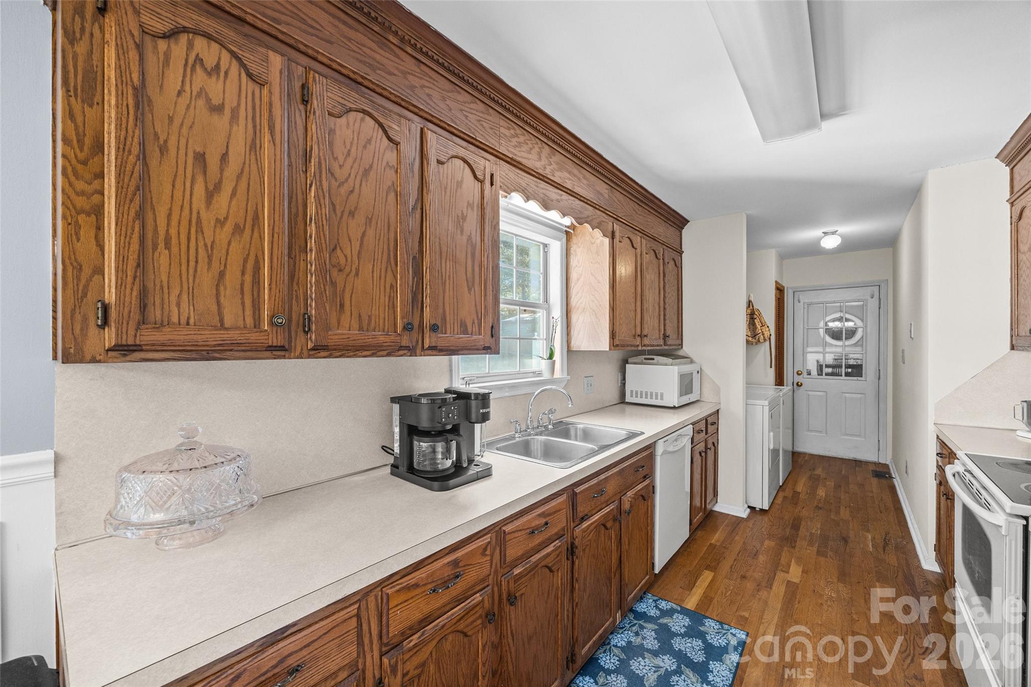 1670 Midbrook Drive Property Photo 12