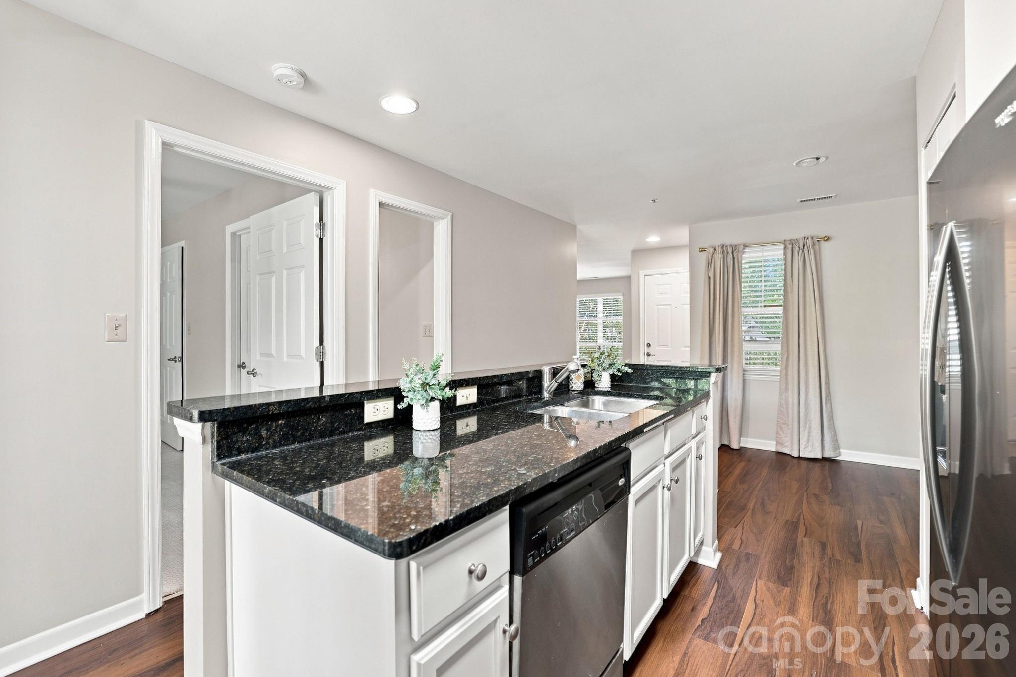 525 Olmsted Park Place Property Photo 6