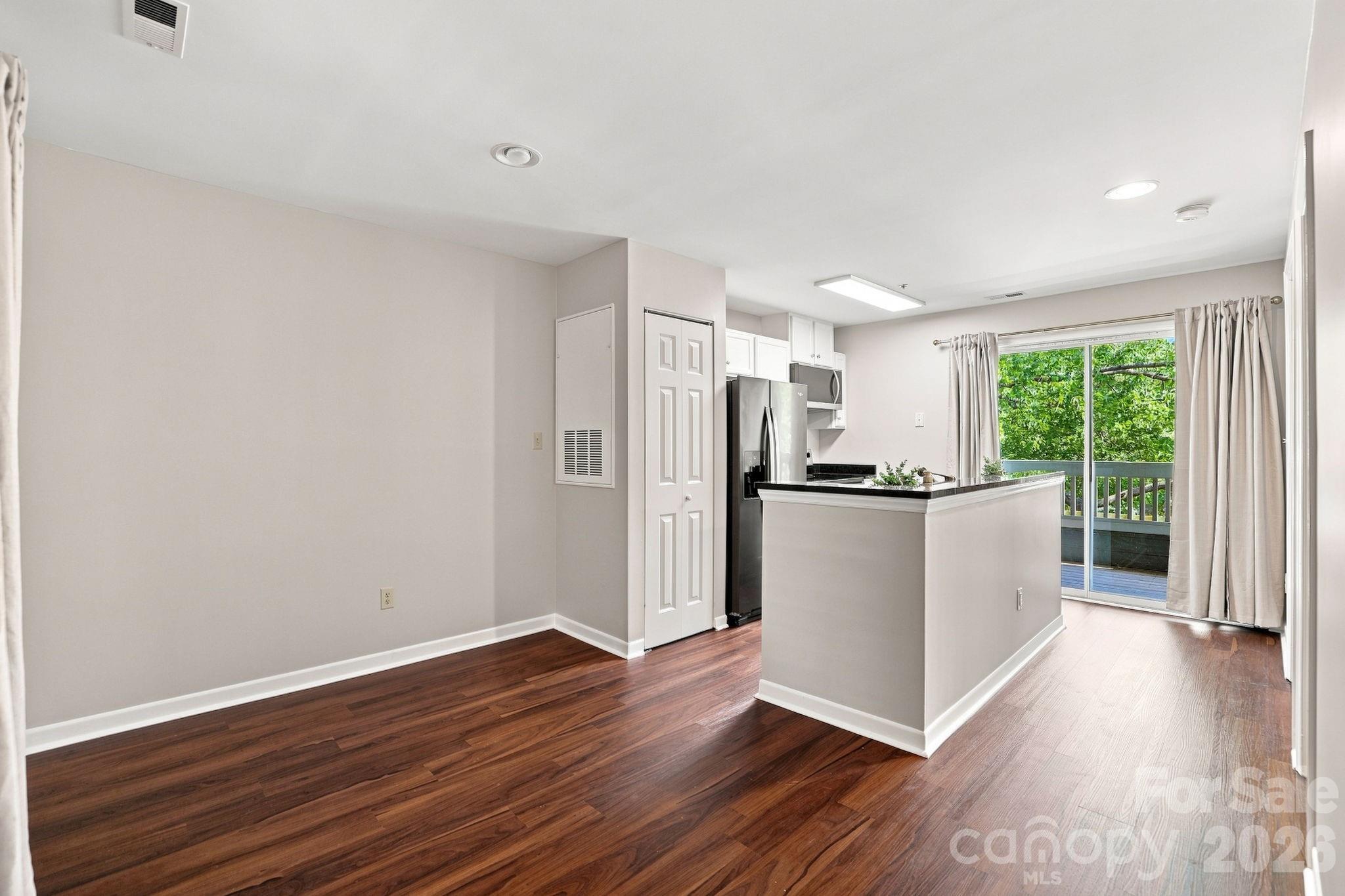 525 Olmsted Park Place Property Photo 9