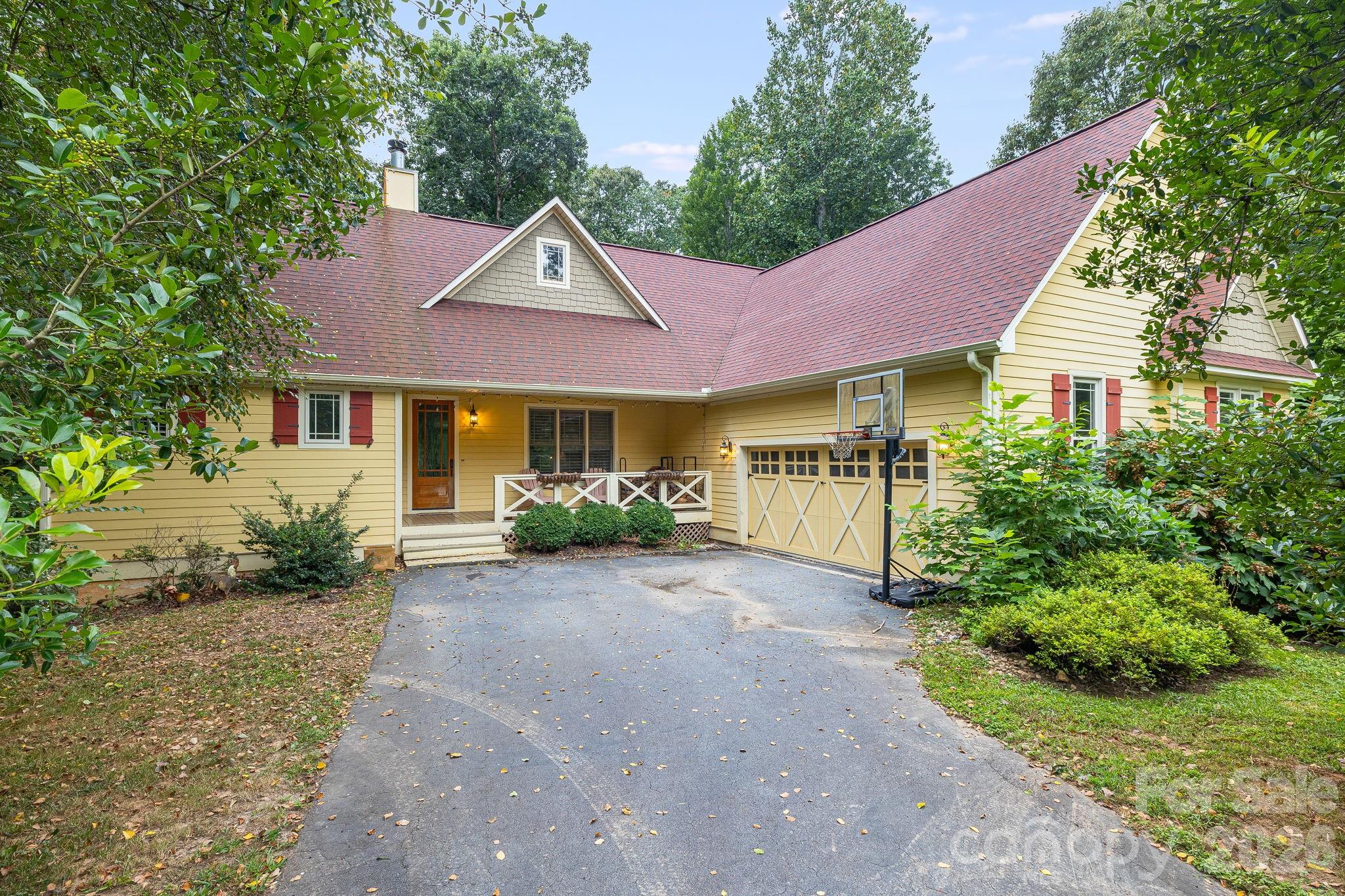 312 E Forest Place Property Photo 1