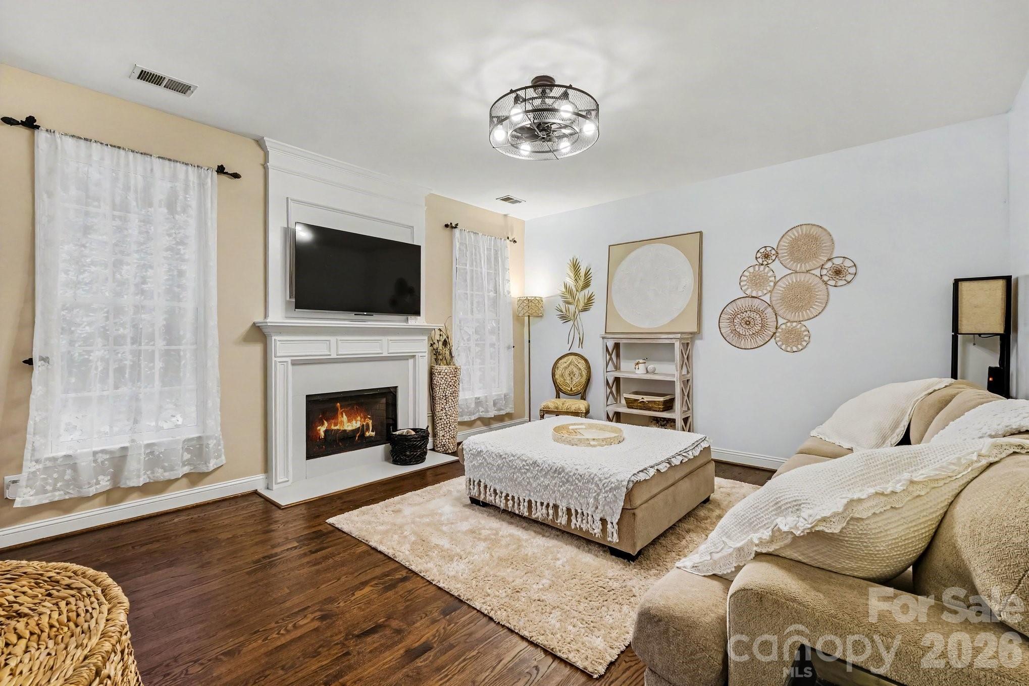 1924 Dearmon Drive Property Photo 6