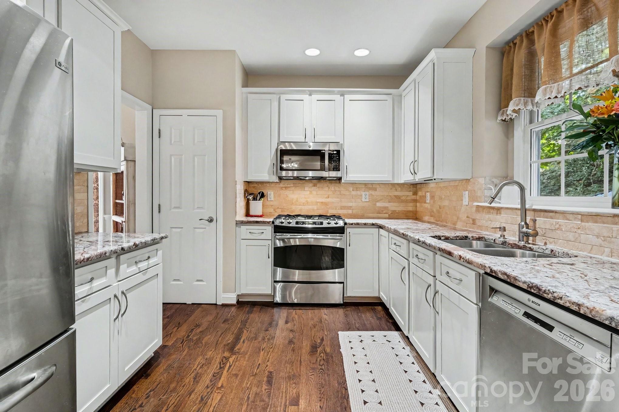1924 Dearmon Drive Property Photo 12