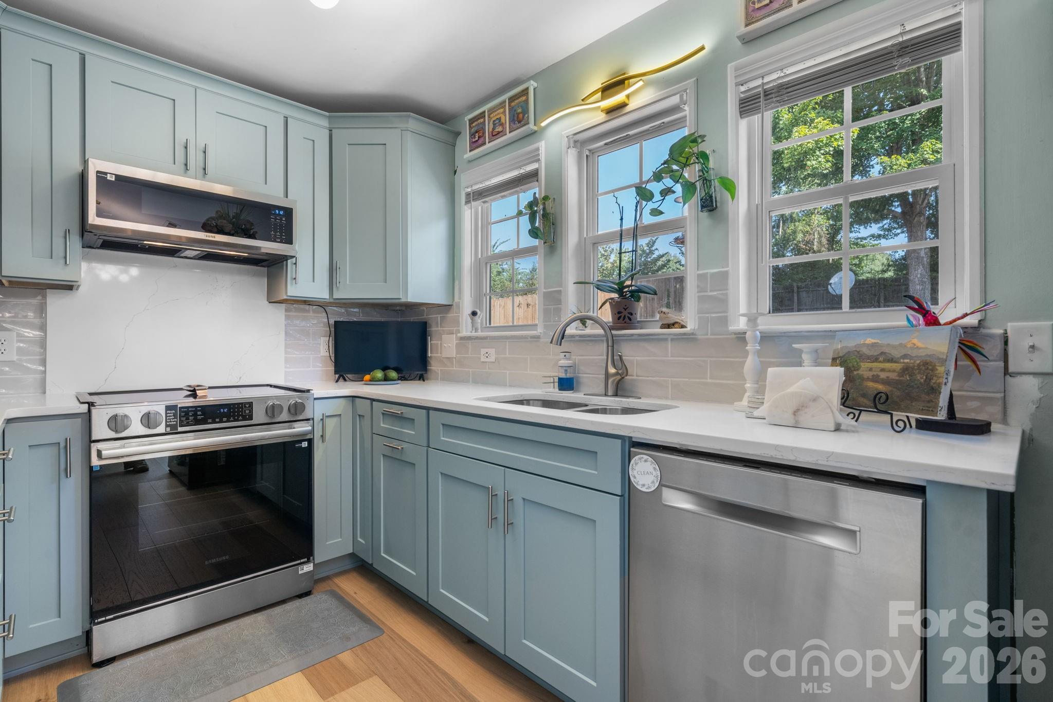16522 Glenfurness Drive Property Photo 4