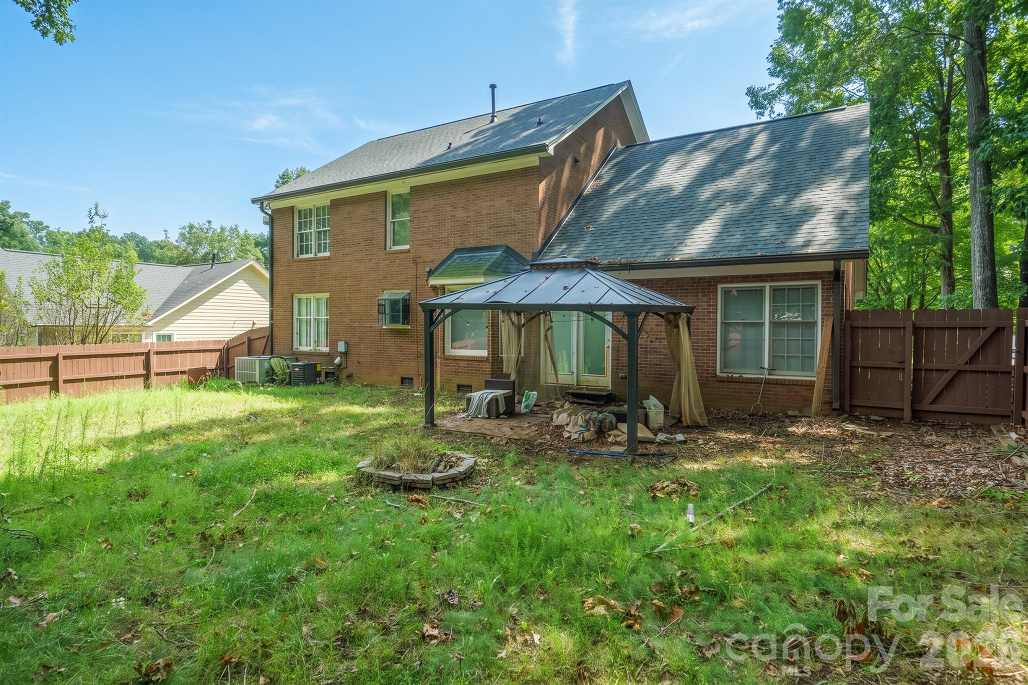 7801 Bridle Court Property Photo 4