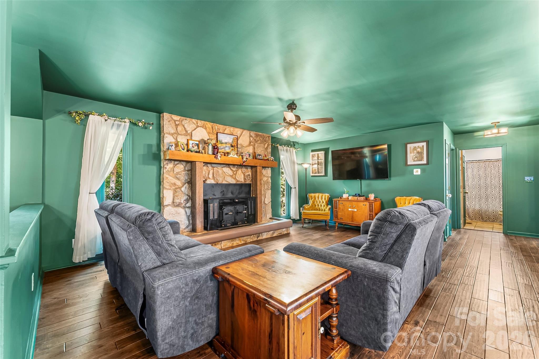 5468 Valley Run Street Property Photo 4