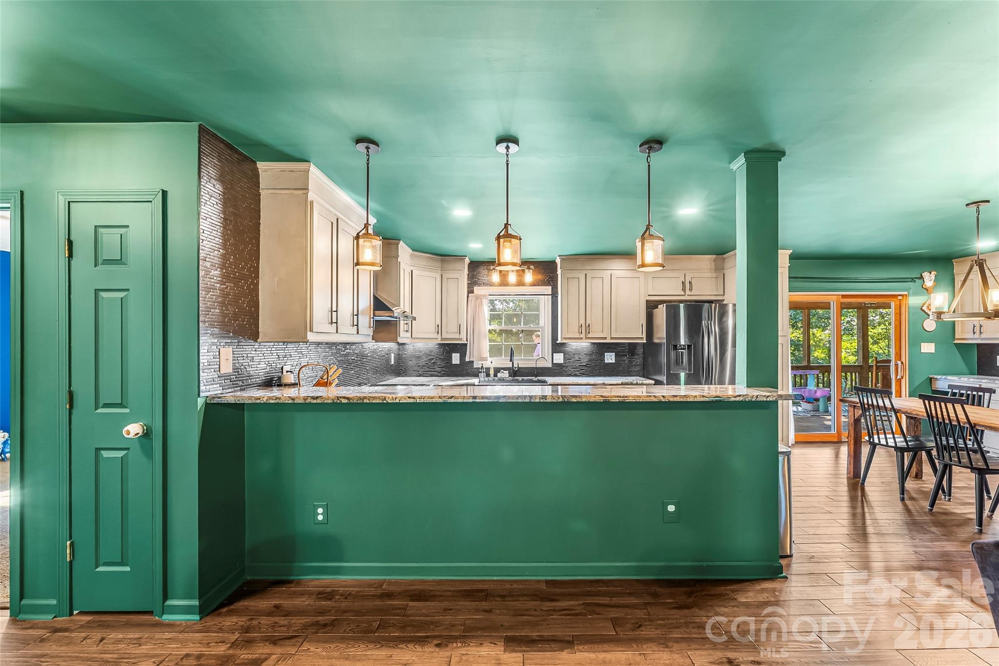 5468 Valley Run Street Property Photo 6