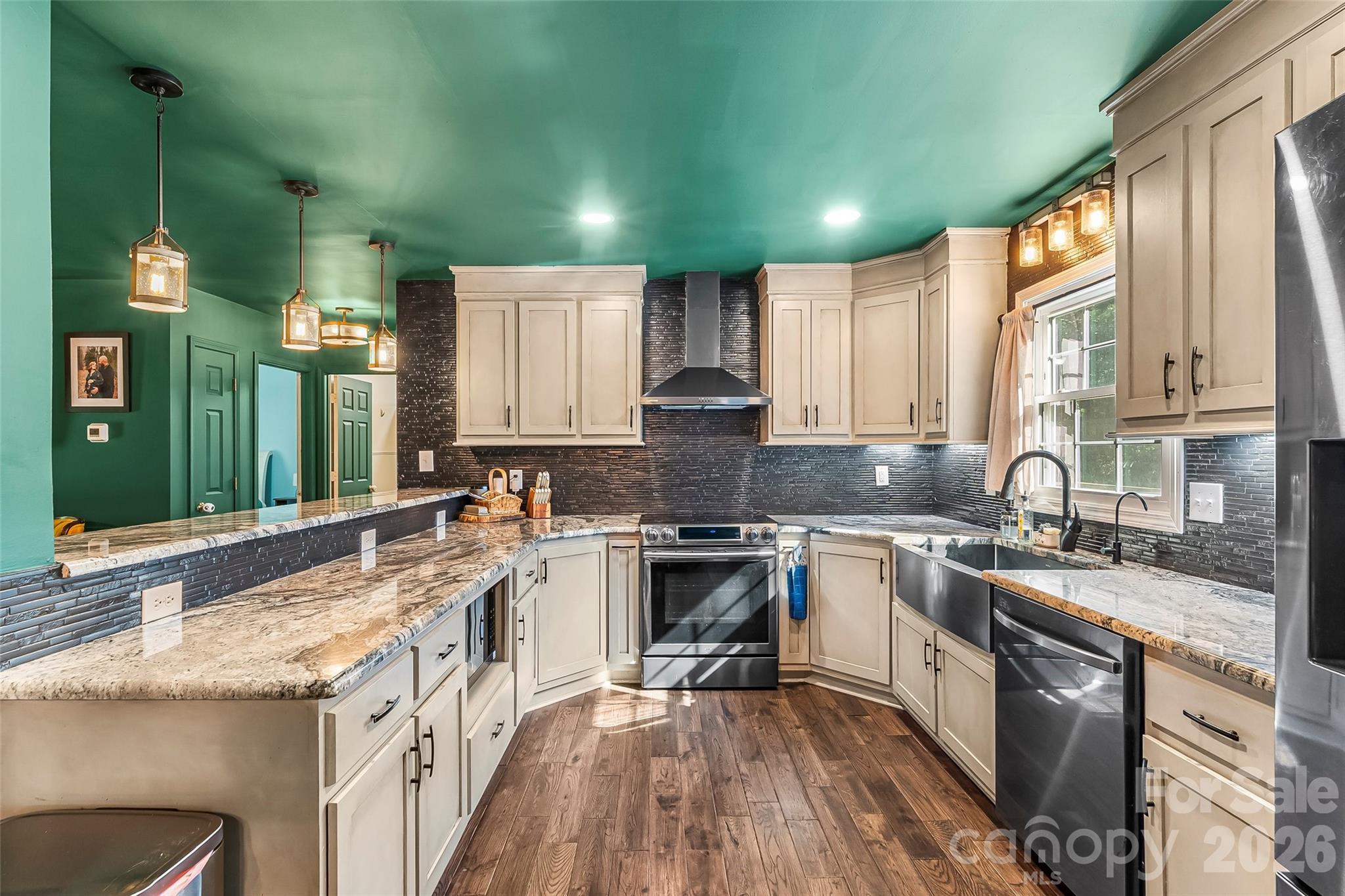5468 Valley Run Street Property Photo 7