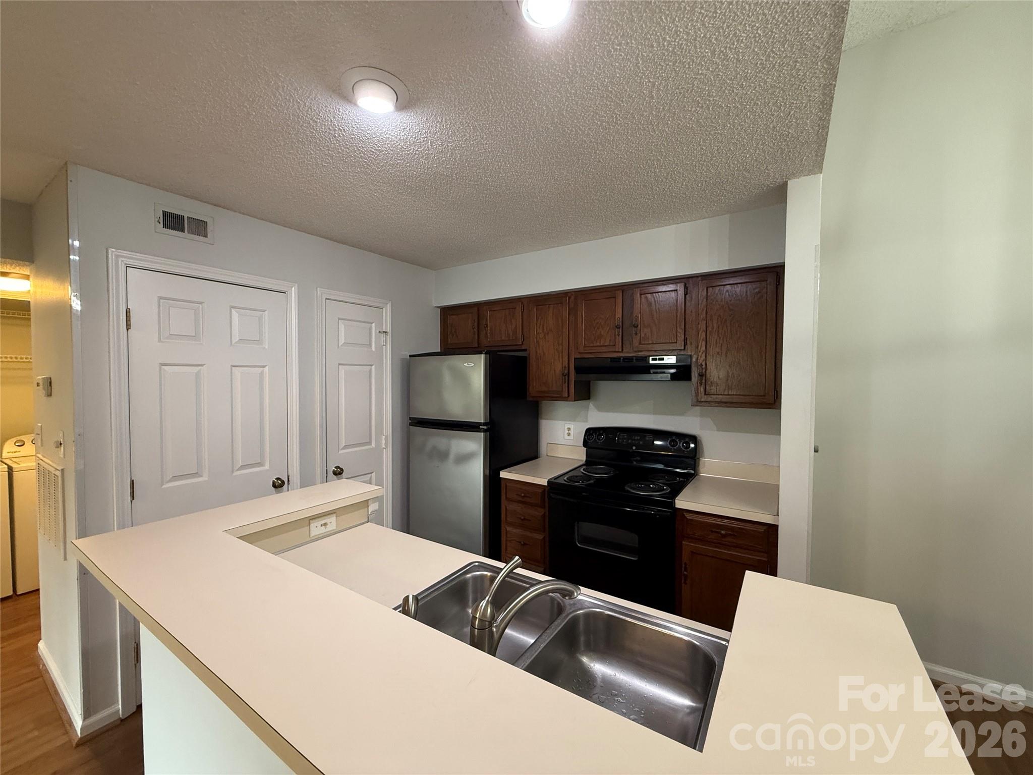 415 W 8th Street Property Photo 4