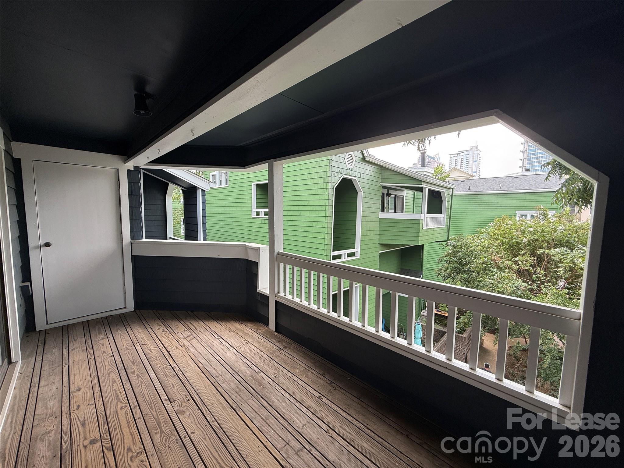 415 W 8th Street Property Photo 10