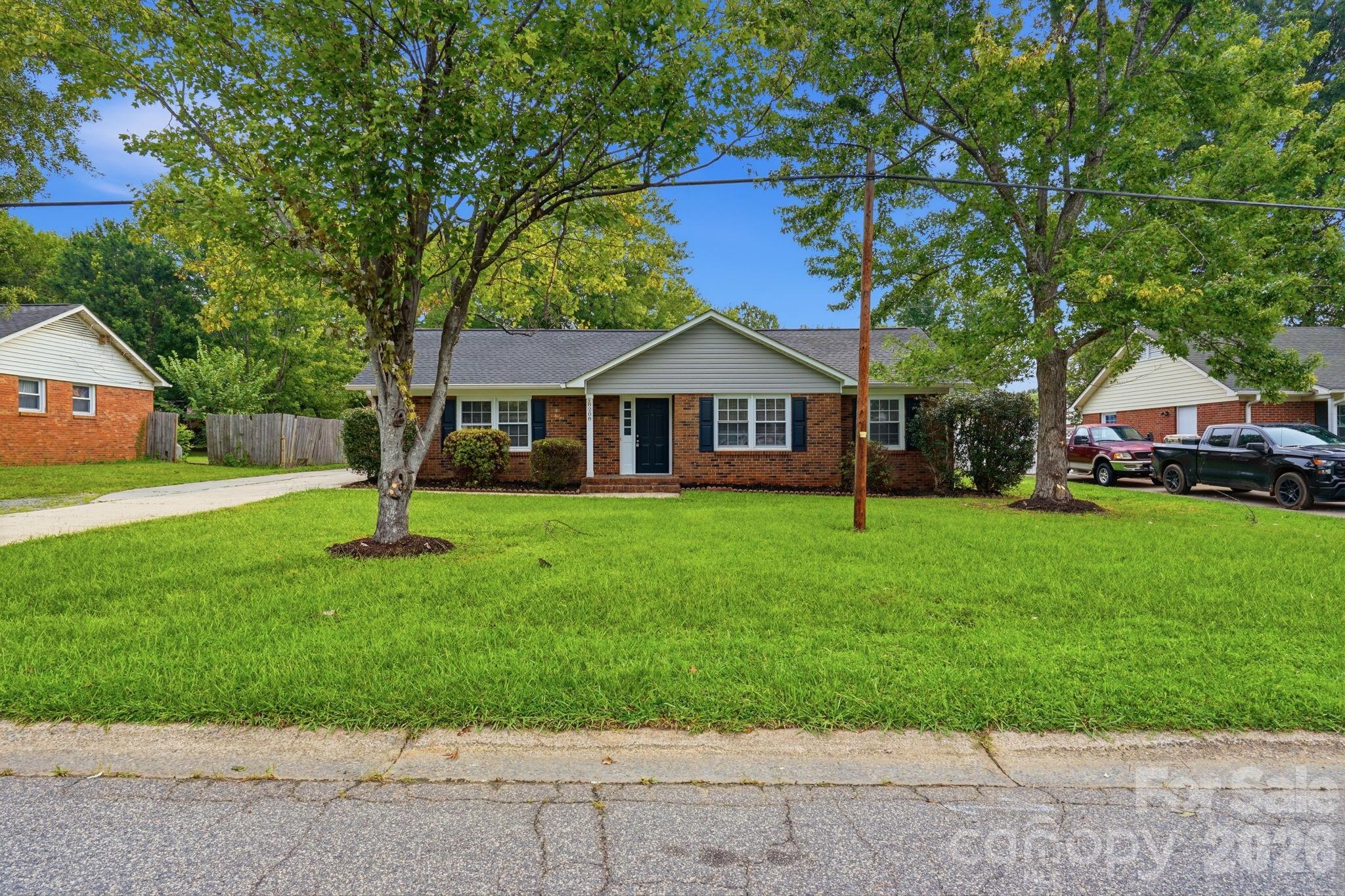 8208 Idlewild Road Property Photo 1