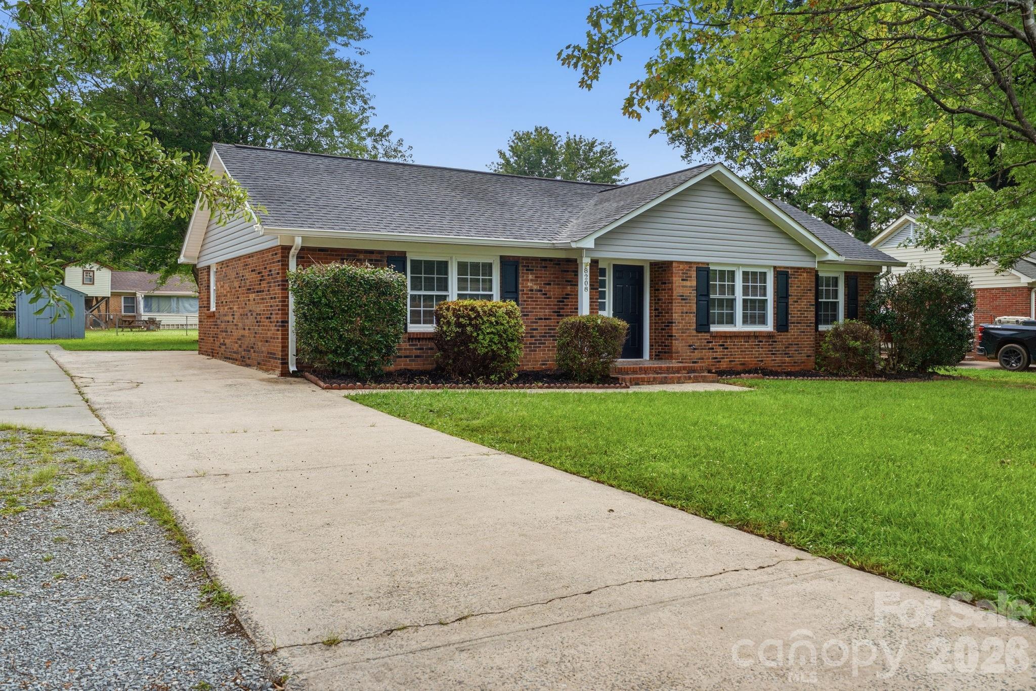 8208 Idlewild Road Property Photo 2