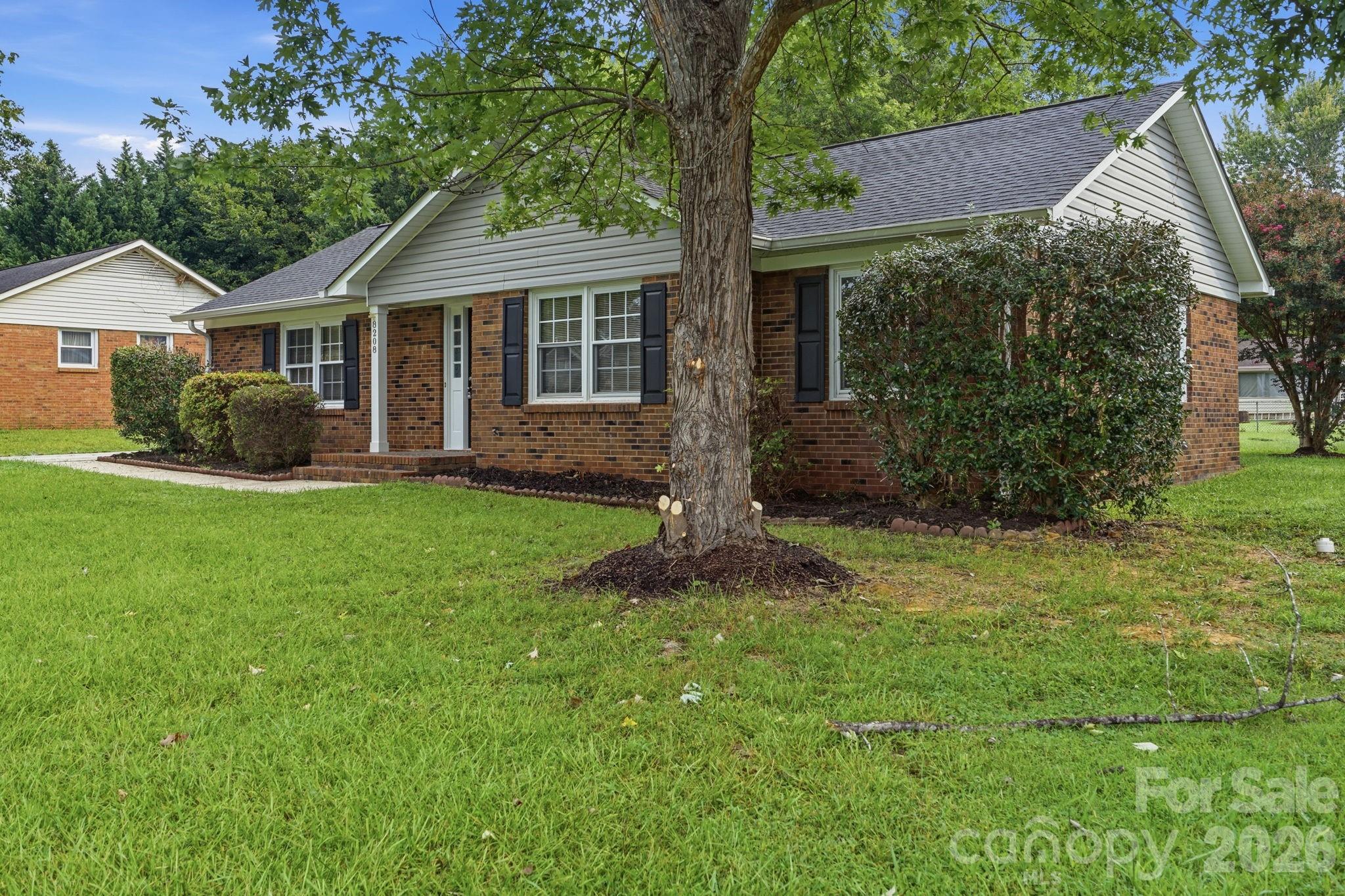8208 Idlewild Road Property Photo 3