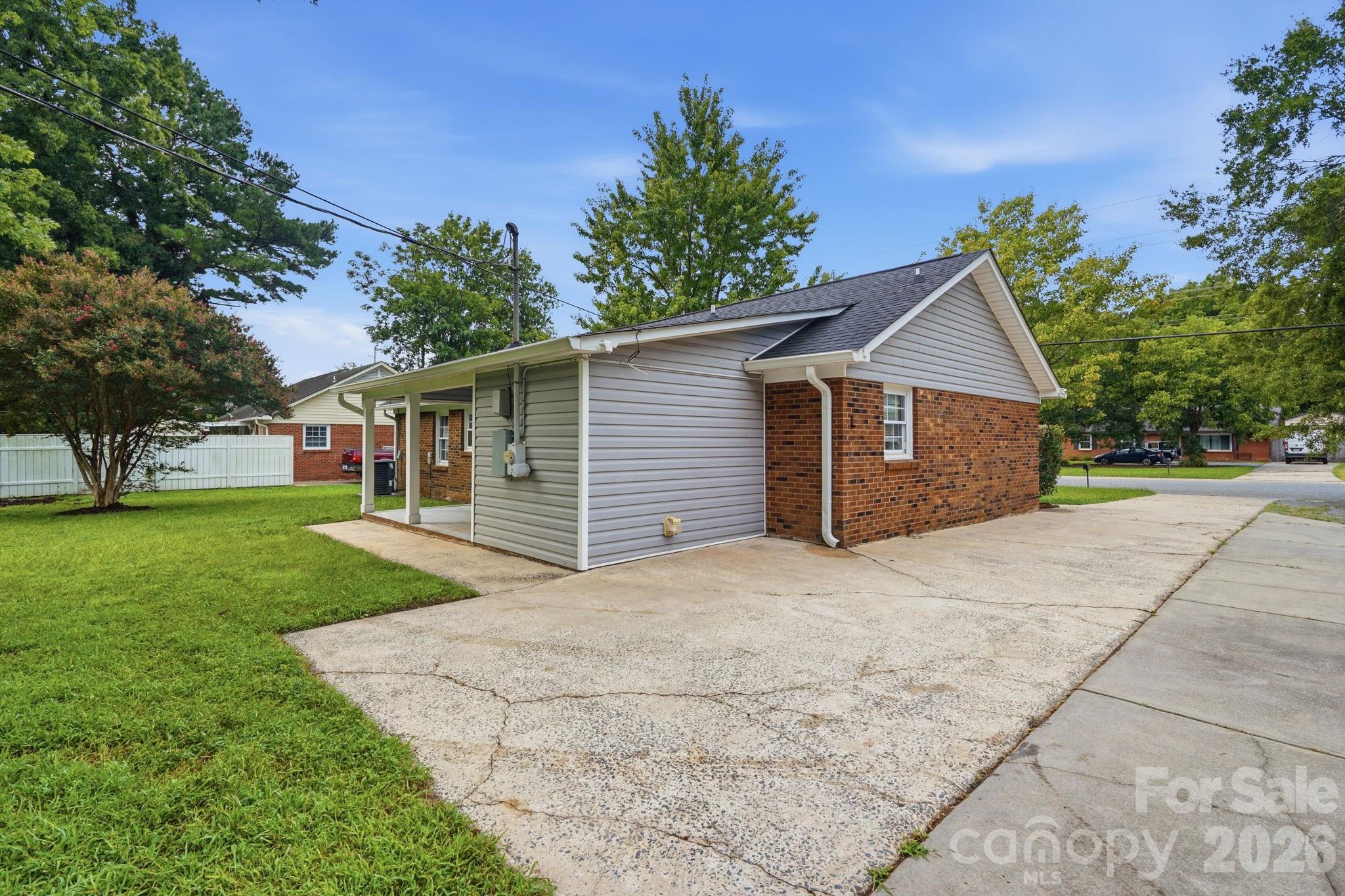 8208 Idlewild Road Property Photo 4