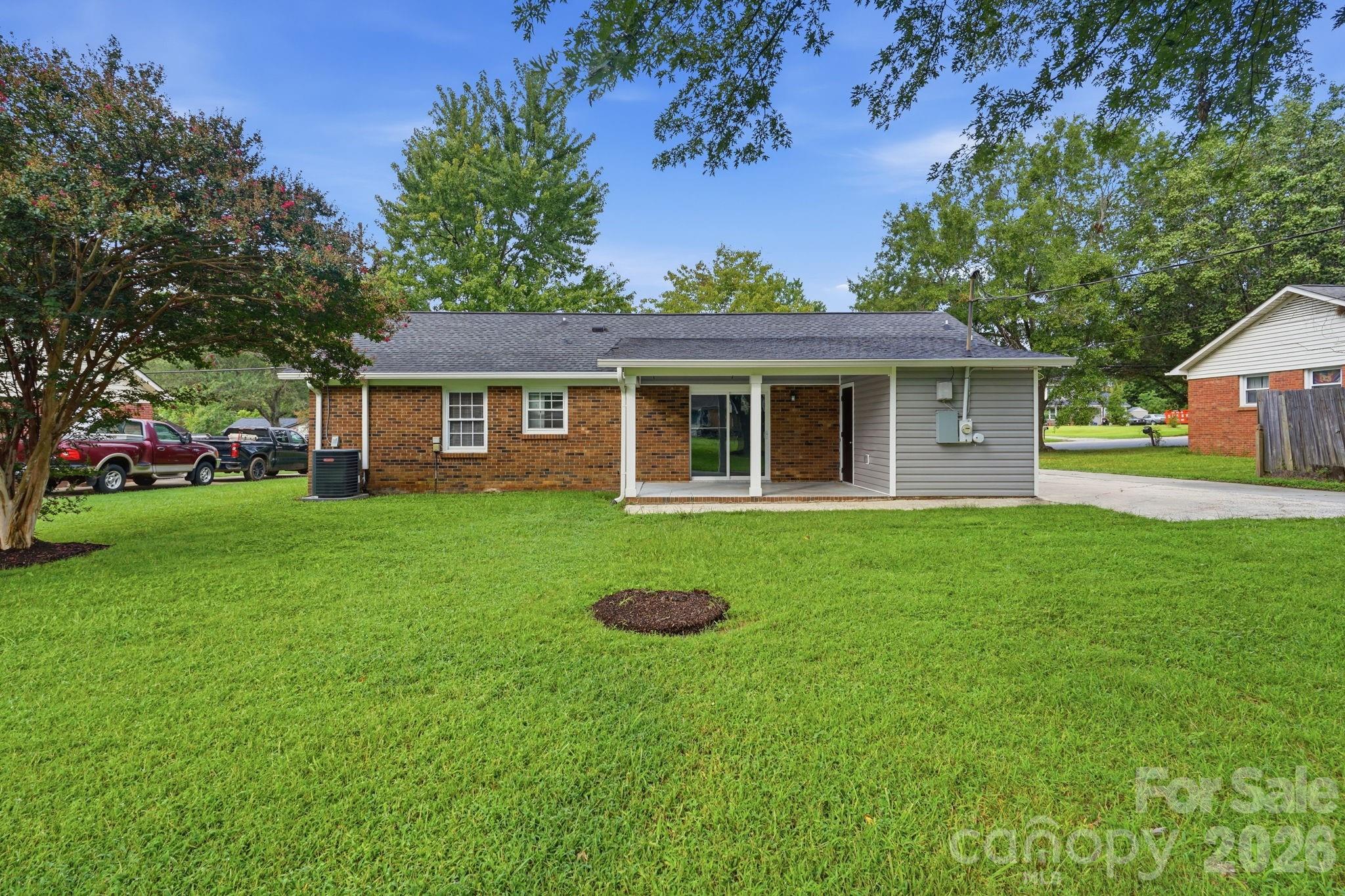 8208 Idlewild Road Property Photo 6