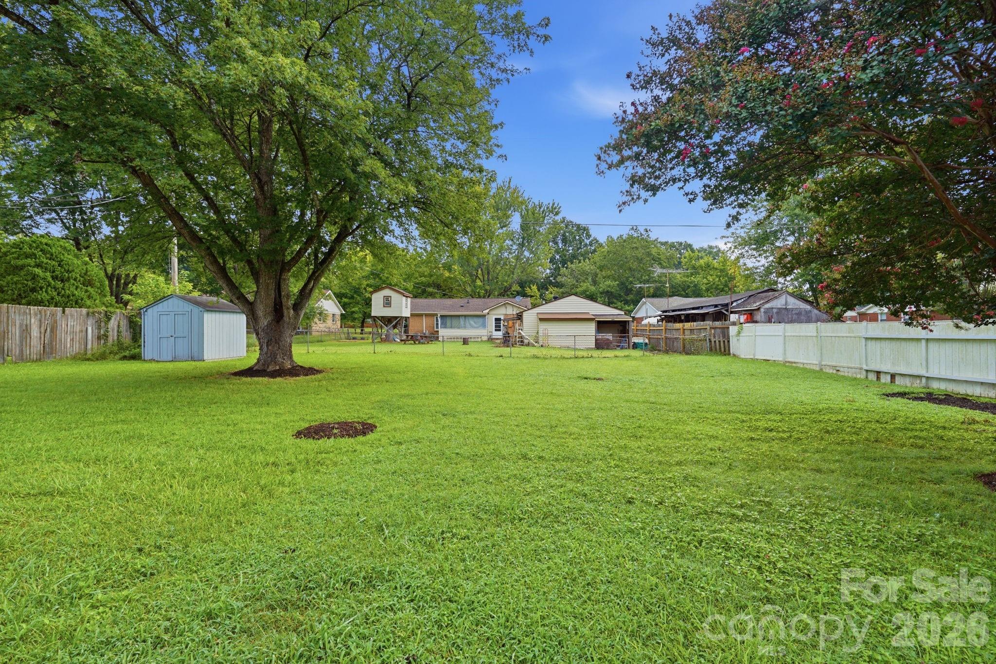8208 Idlewild Road Property Photo 8