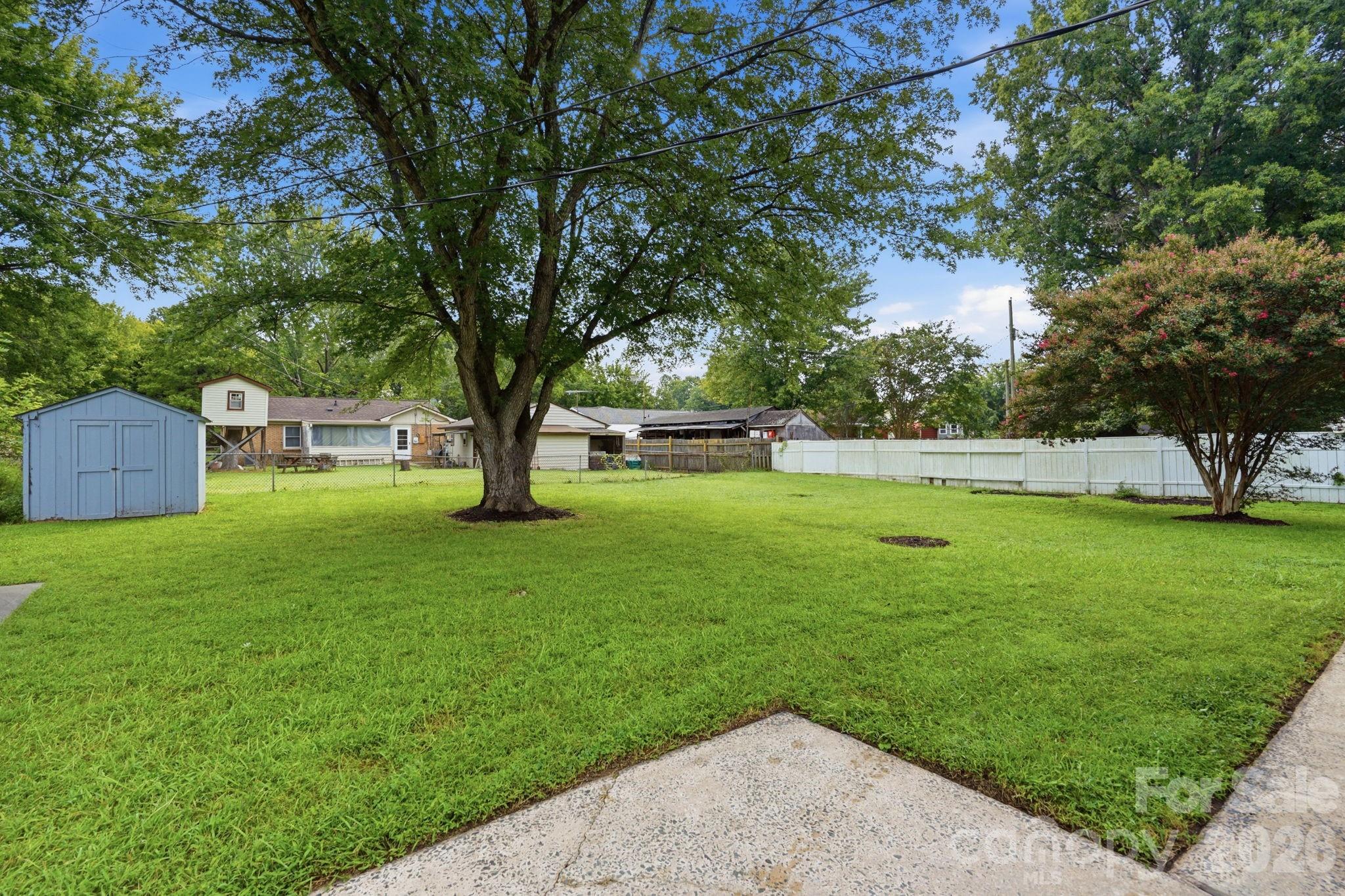 8208 Idlewild Road Property Photo 15
