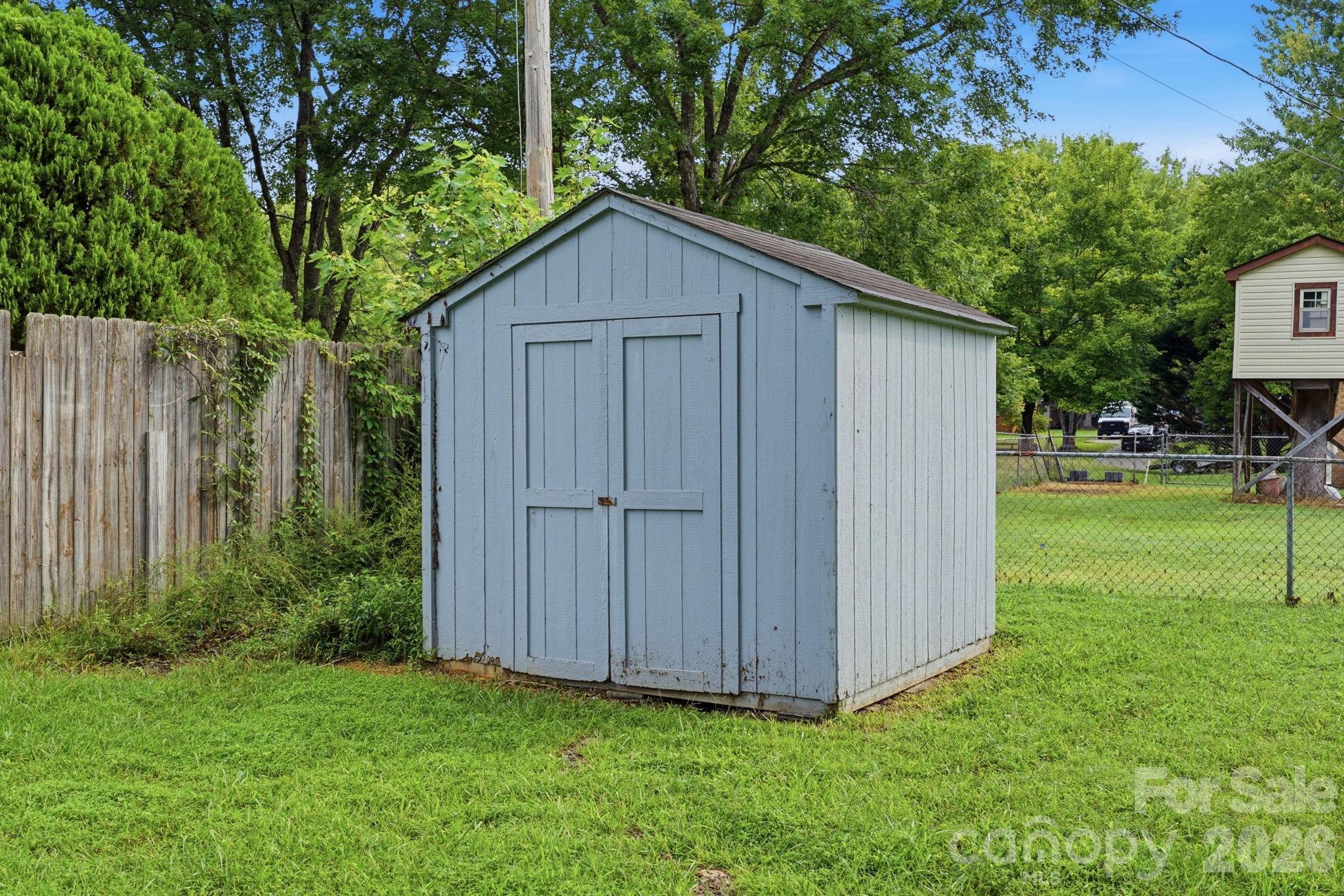 8208 Idlewild Road Property Photo 16