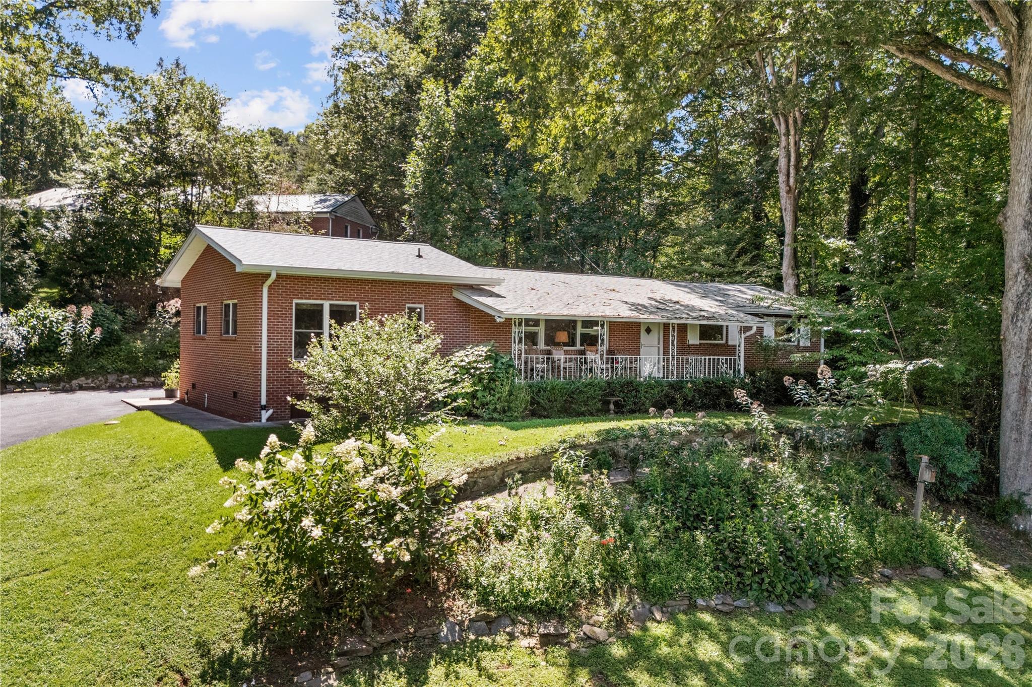 106 Holly Lane Property Photo 3