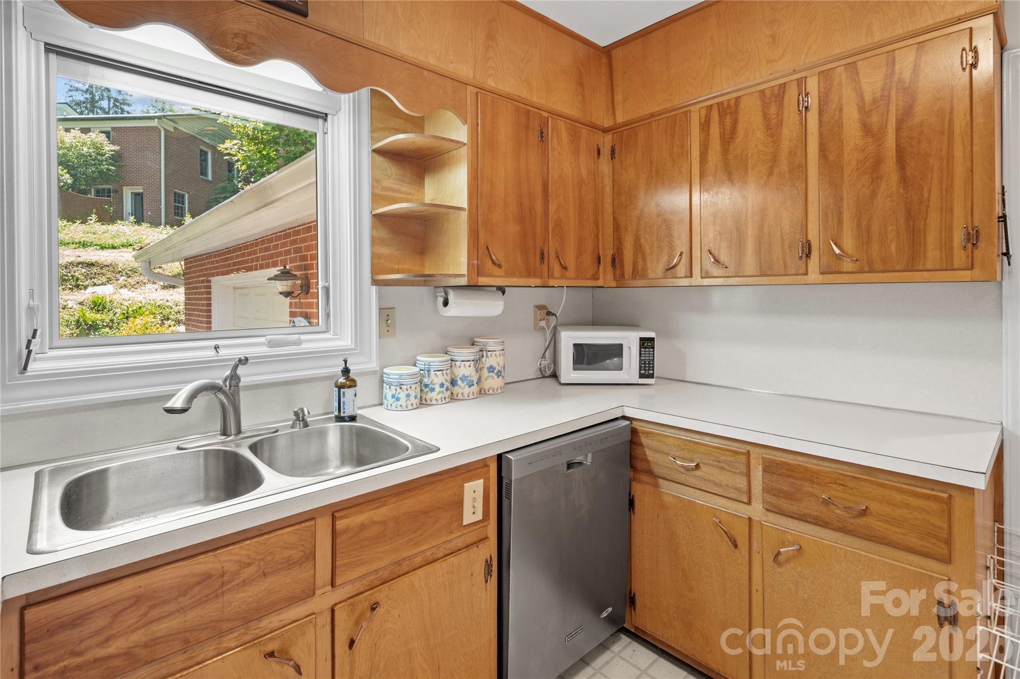 106 Holly Lane Property Photo 7