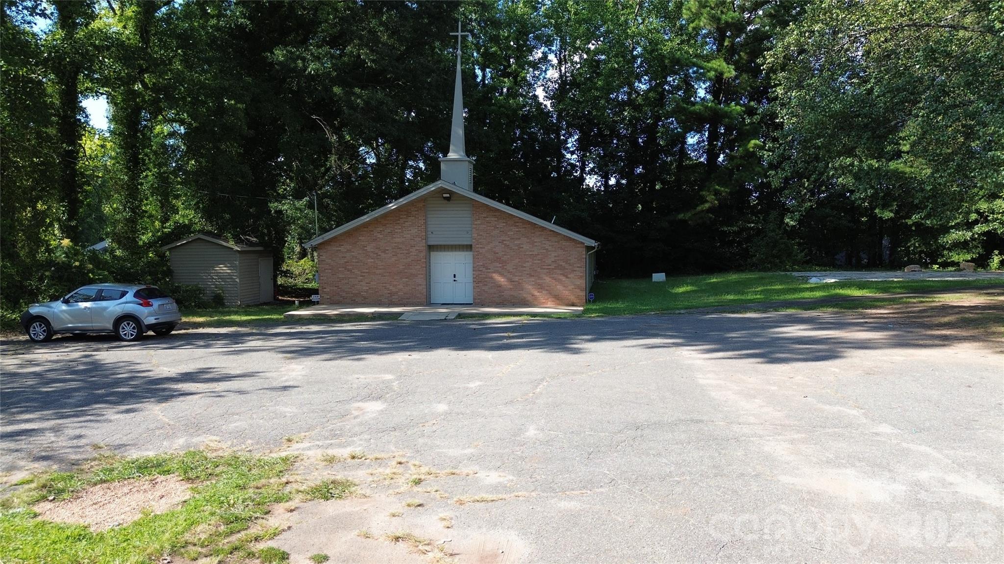 400 Tom Hunter Road Property Photo 1
