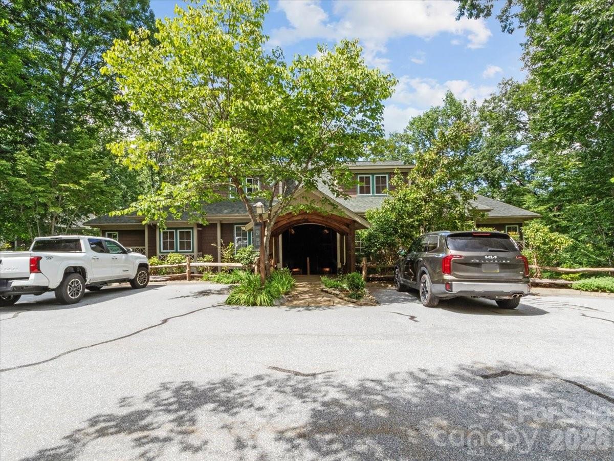 250 Creekside Way C202