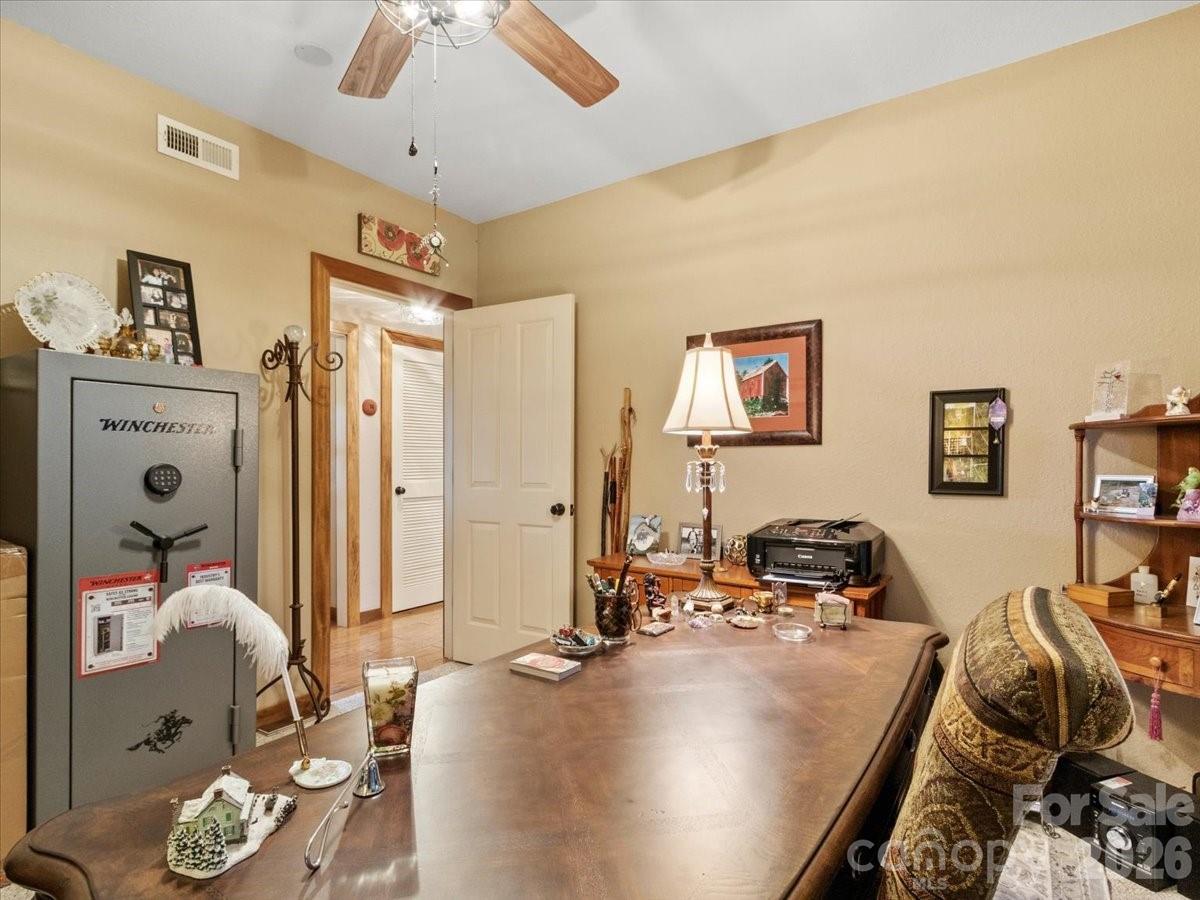 250 Creekside Way C202 Property Photo 20