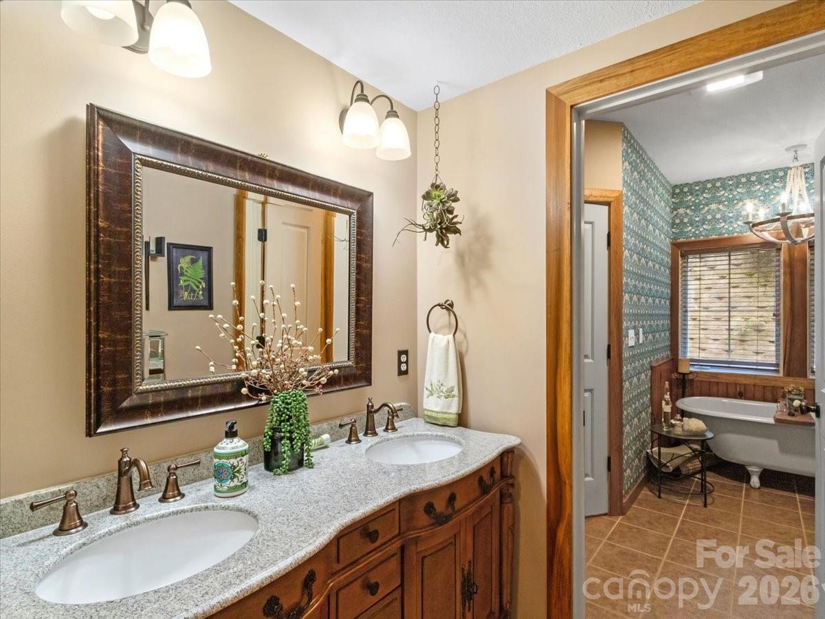 250 Creekside Way C202 Property Photo 23