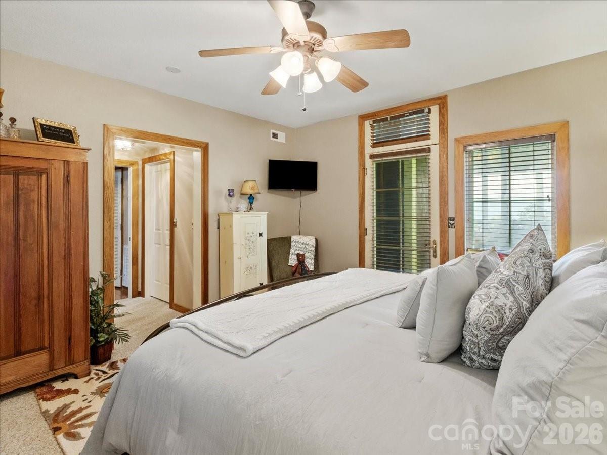 250 Creekside Way C202 Property Photo 26