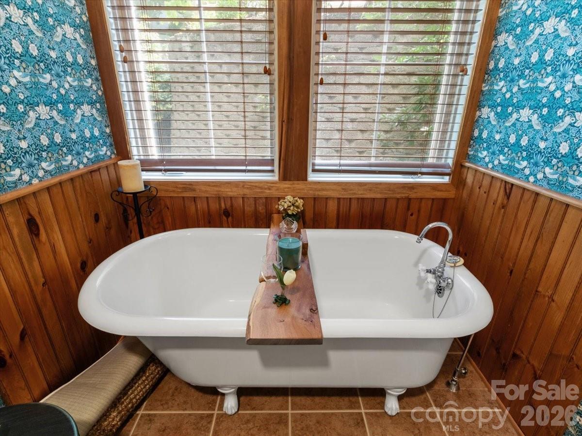 250 Creekside Way C202 Property Photo 29