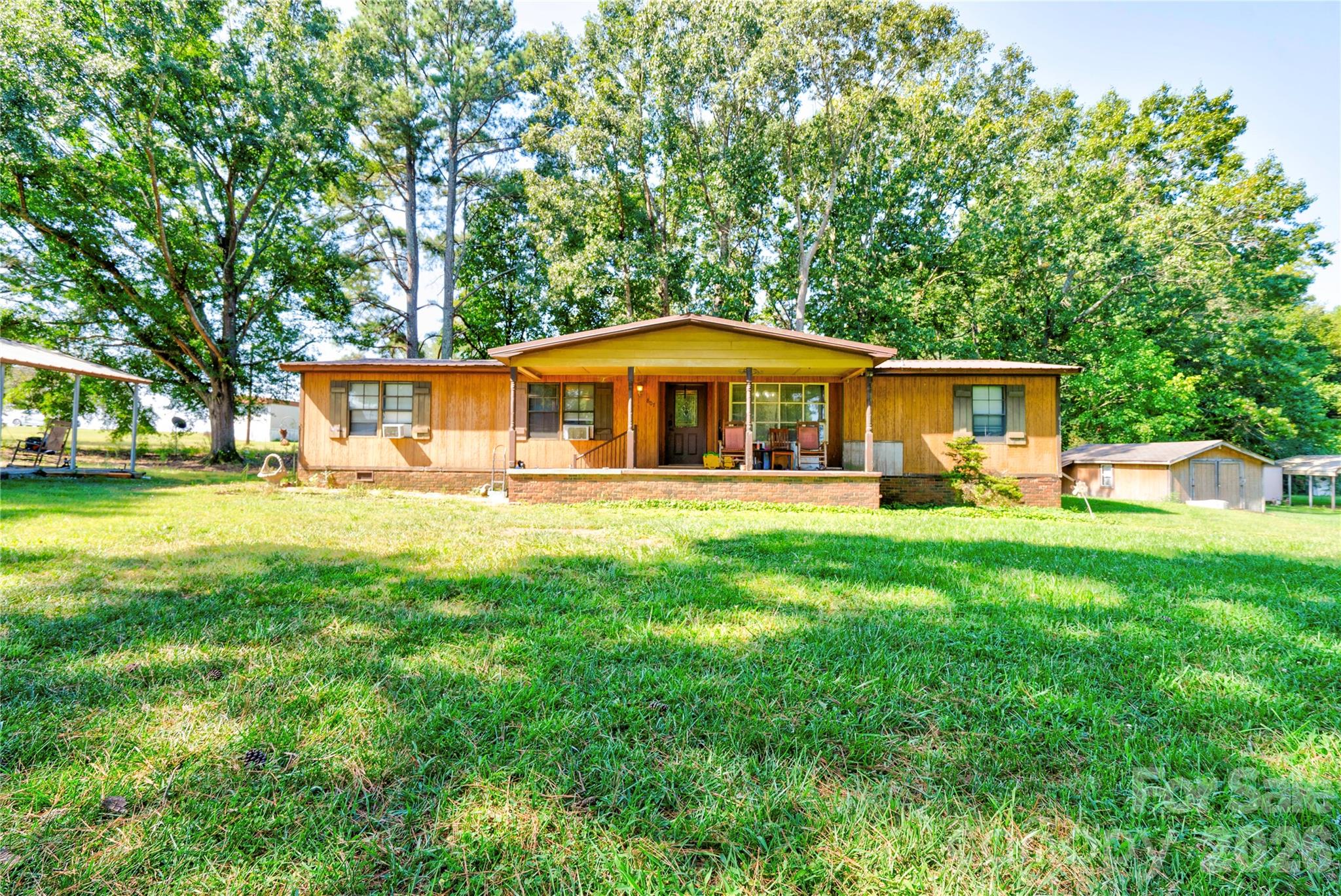 807 Johnnie Bridges Road Property Photo 1