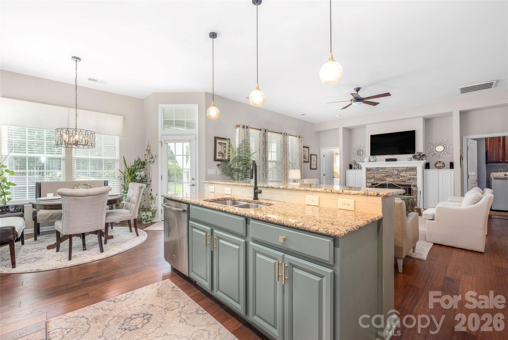 11426 Warfield Avenue Property Photo 7