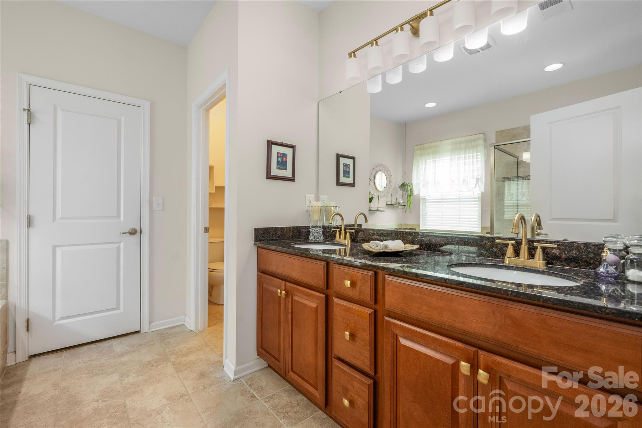 11426 Warfield Avenue Property Photo 18