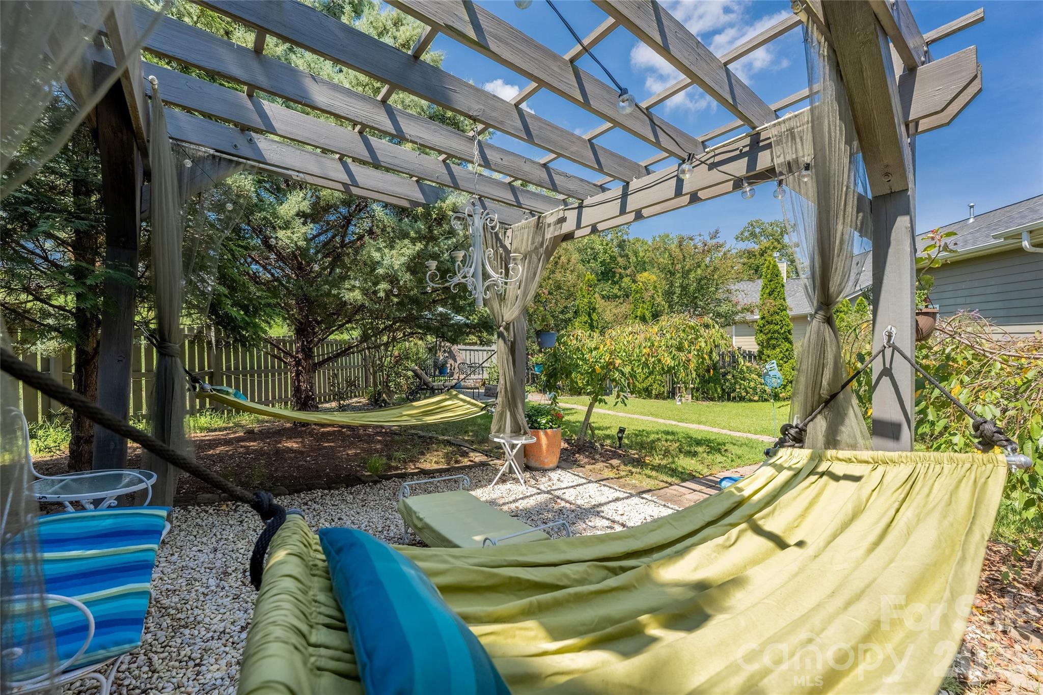 11426 Warfield Avenue Property Photo 28