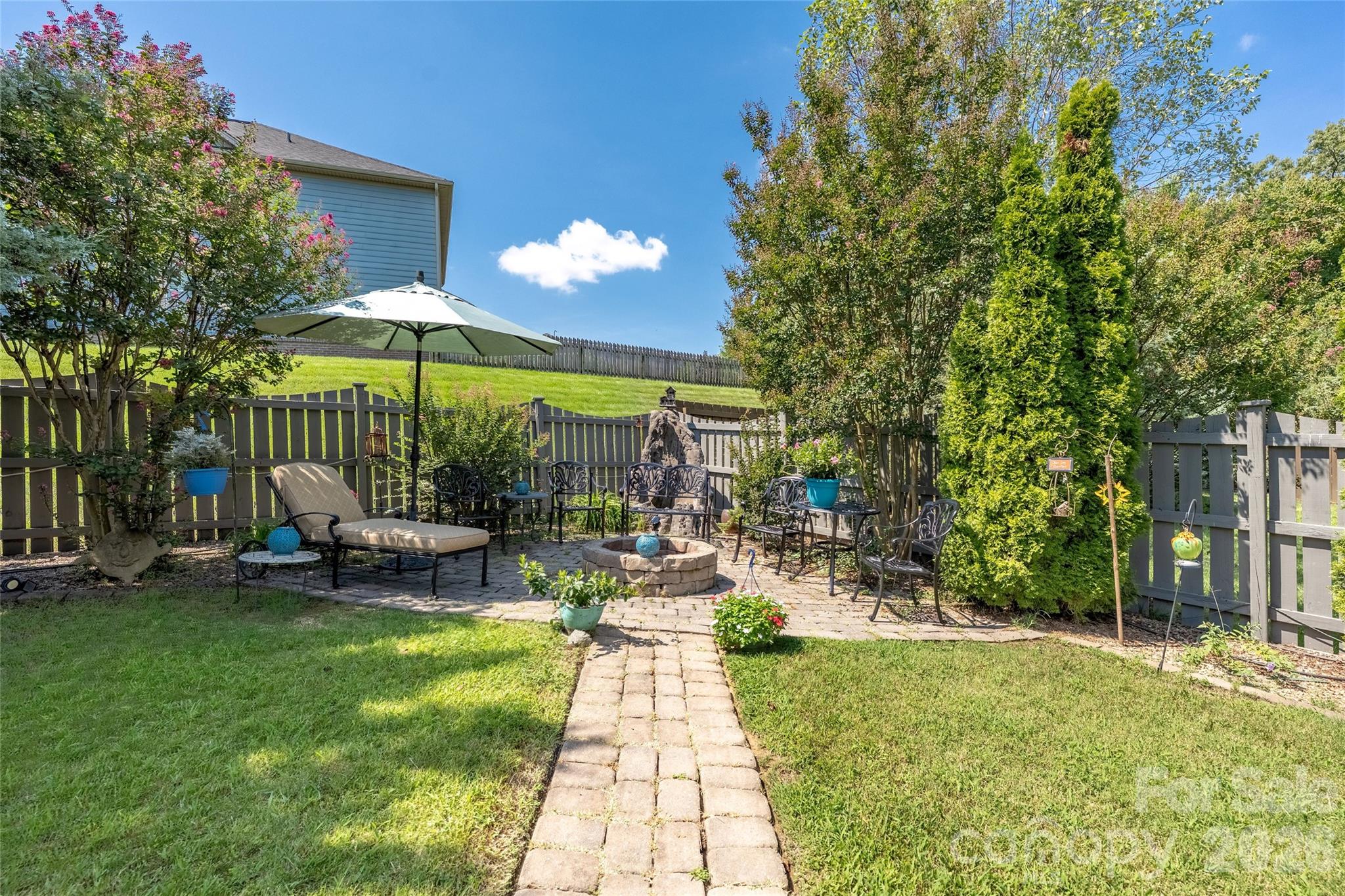 11426 Warfield Avenue Property Photo 29