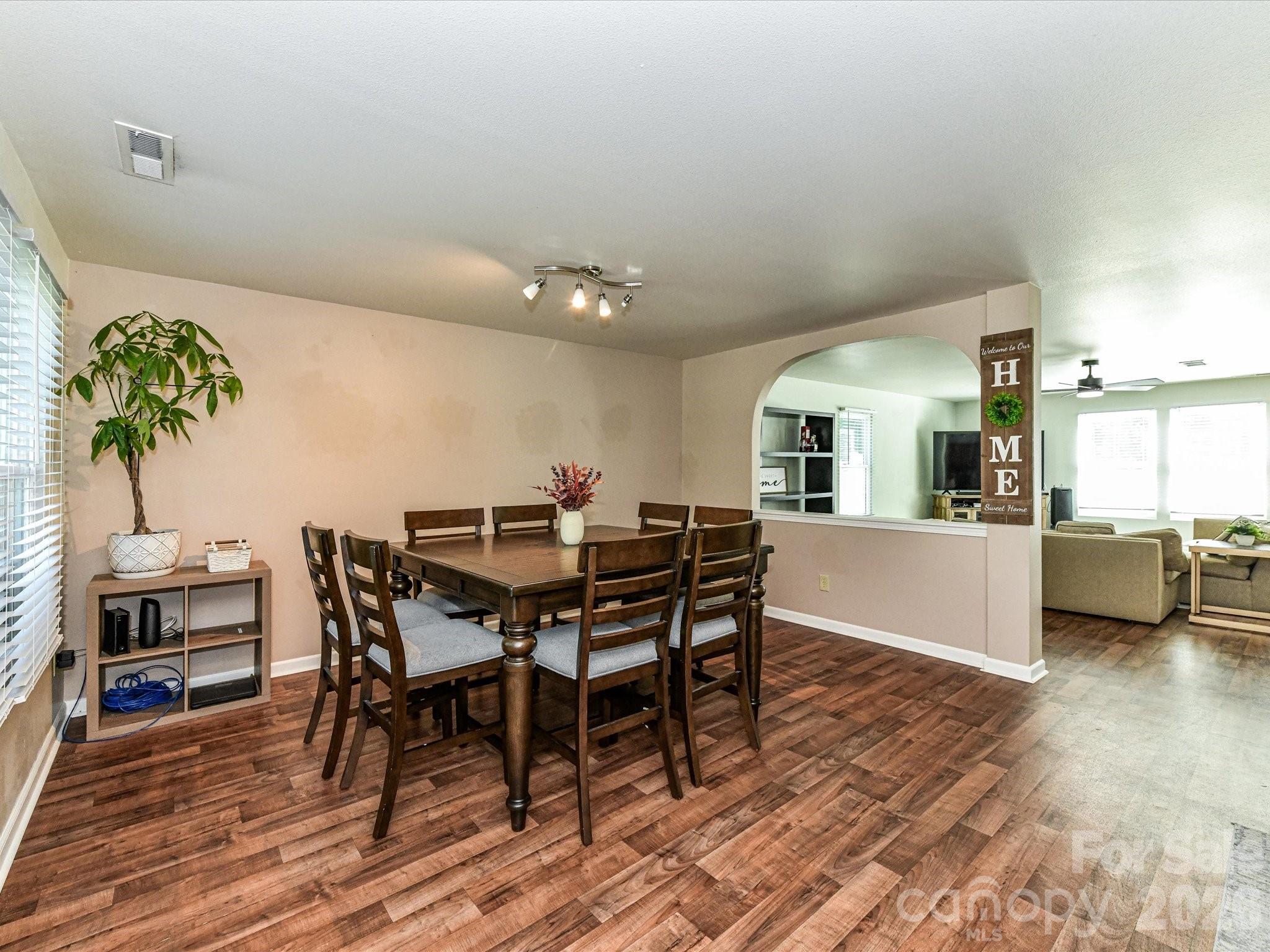 404 Inverness Lane Property Photo 7