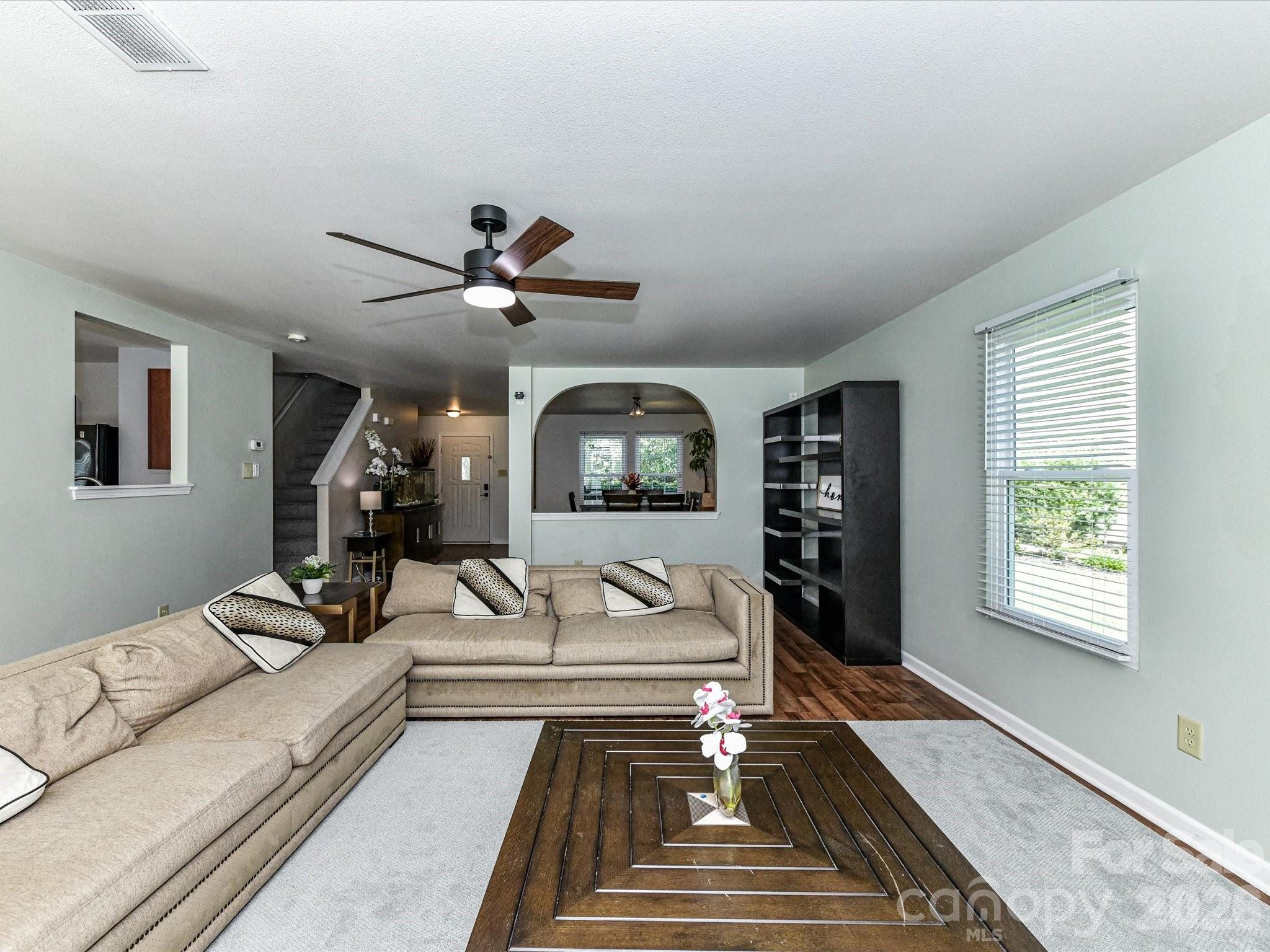 404 Inverness Lane Property Photo 11