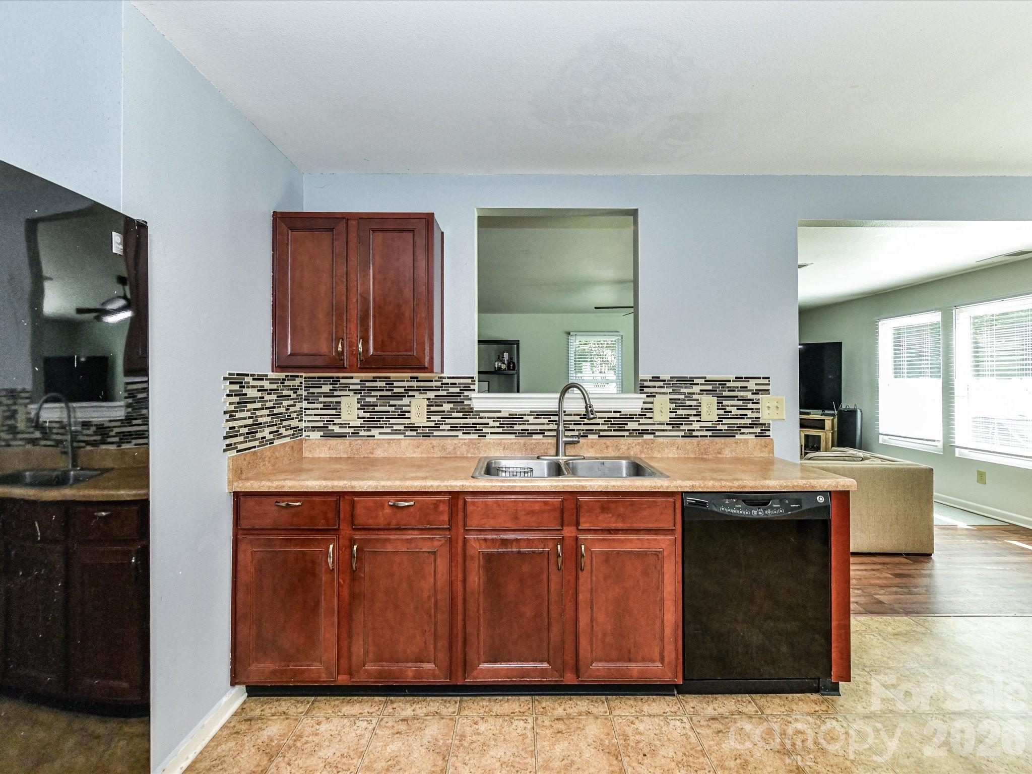404 Inverness Lane Property Photo 14
