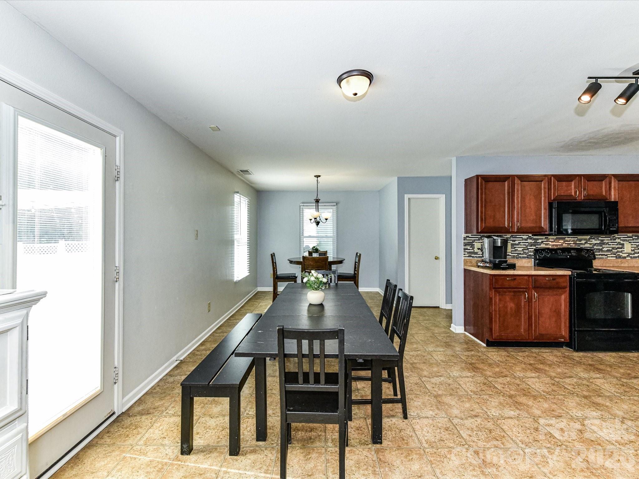 404 Inverness Lane Property Photo 15