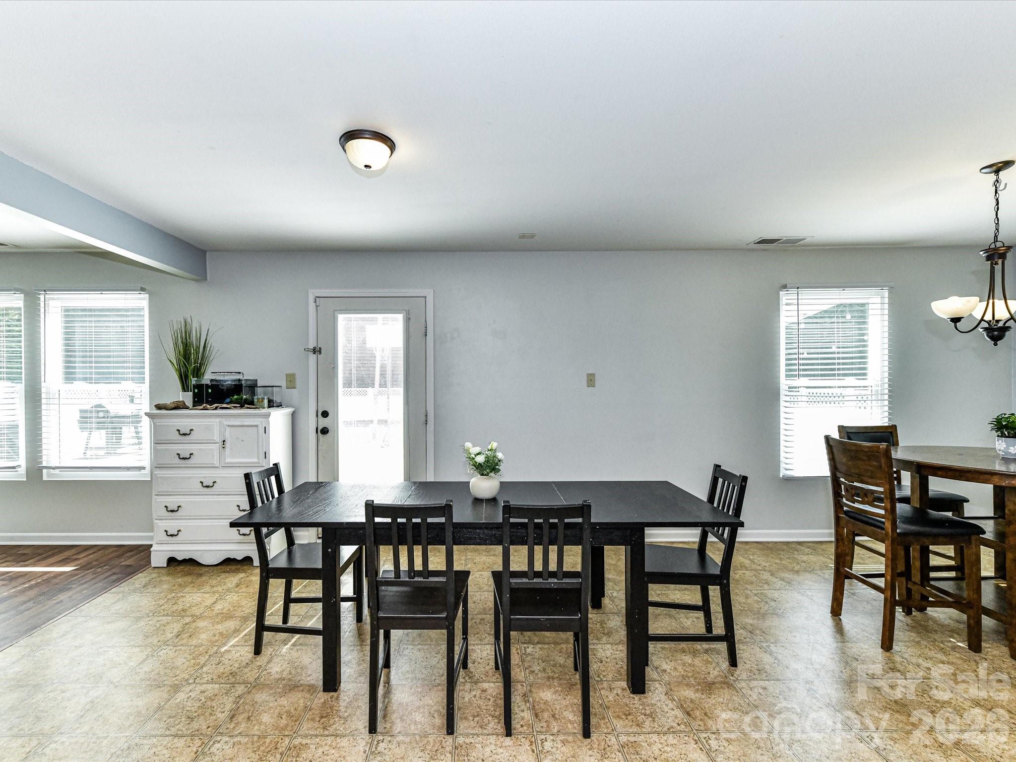 404 Inverness Lane Property Photo 16