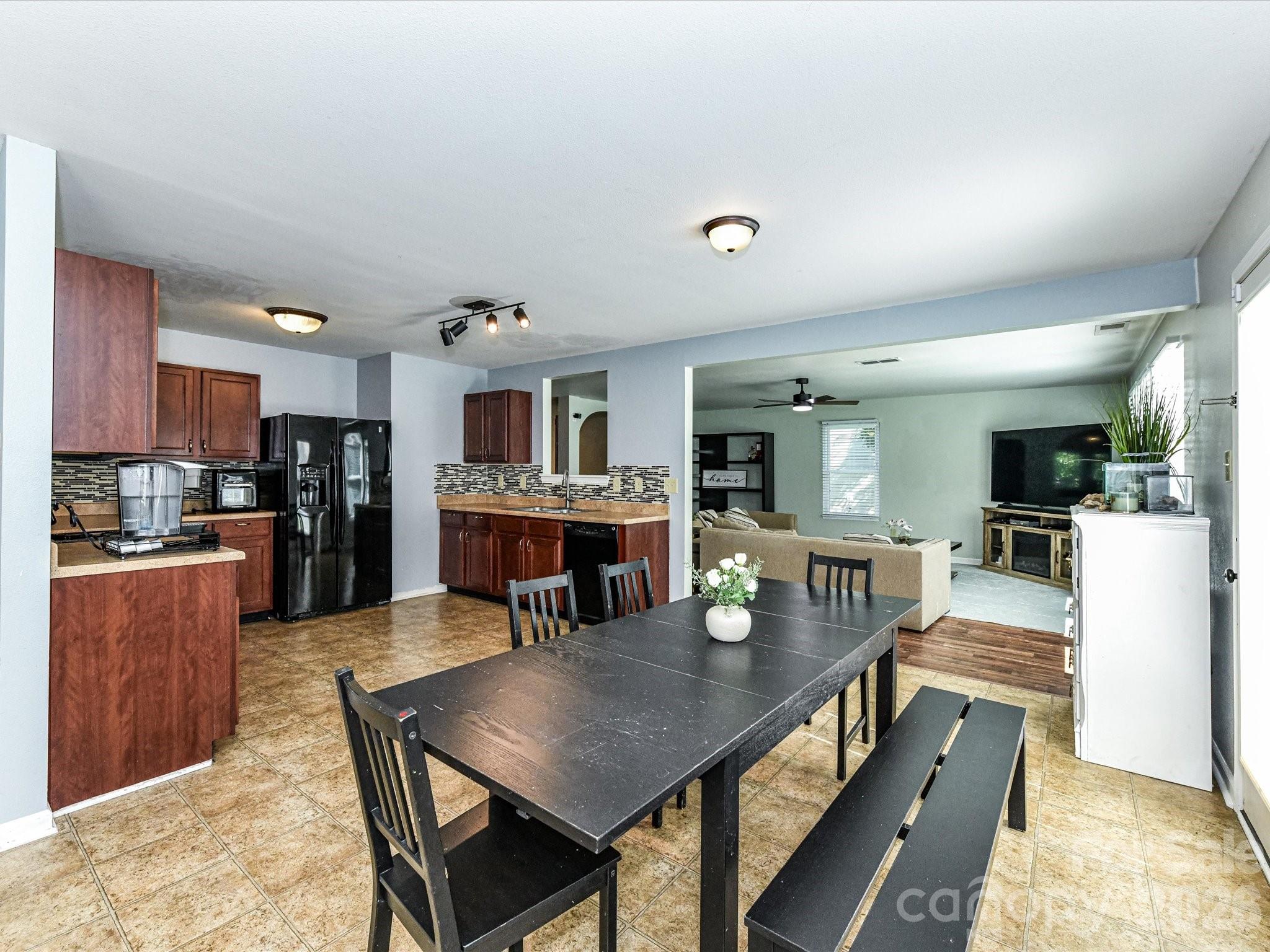 404 Inverness Lane Property Photo 19