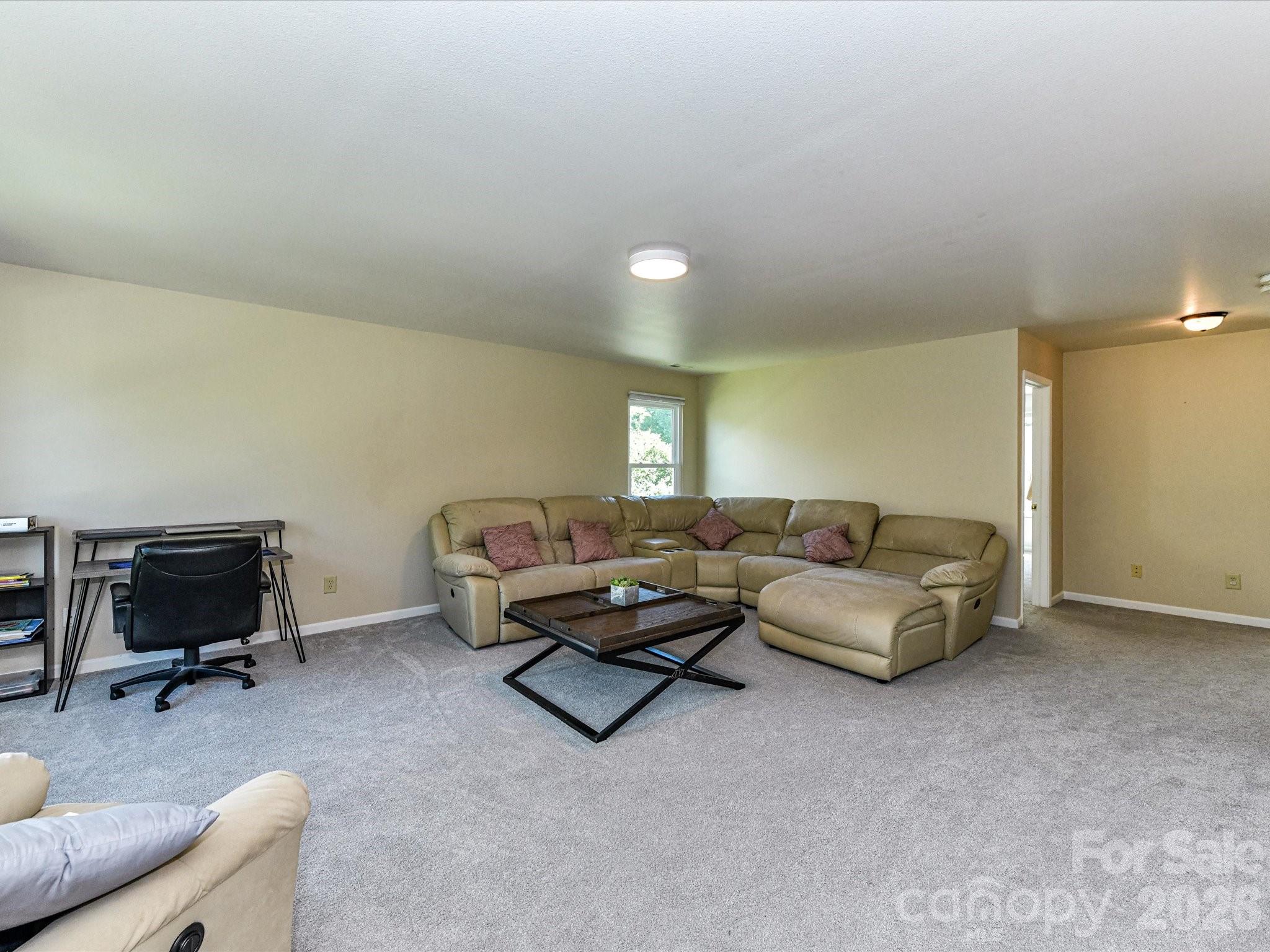 404 Inverness Lane Property Photo 22