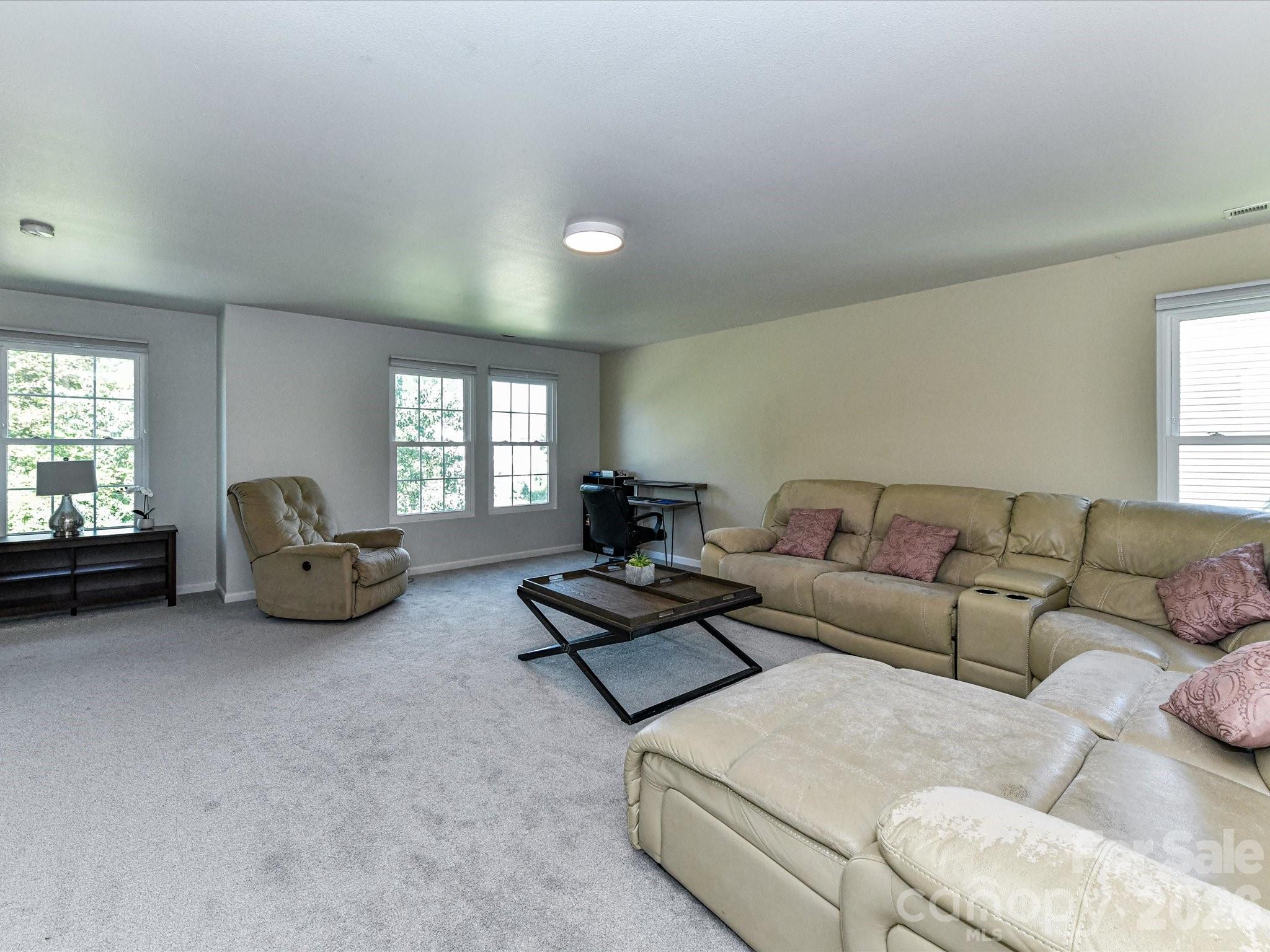 404 Inverness Lane Property Photo 23