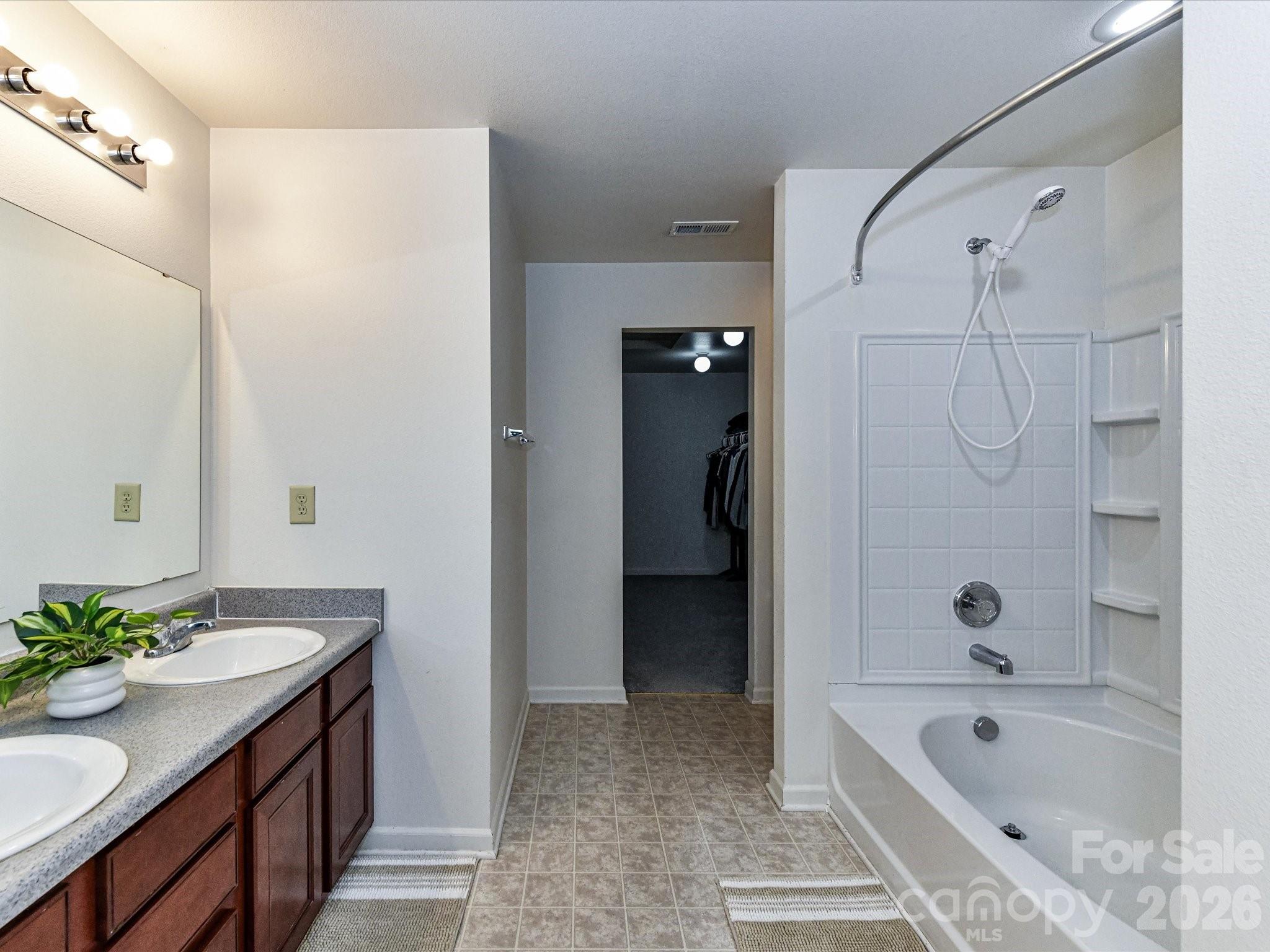 404 Inverness Lane Property Photo 28