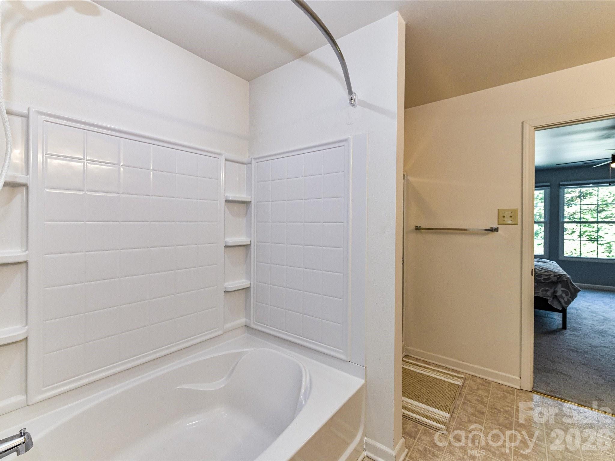 404 Inverness Lane Property Photo 29